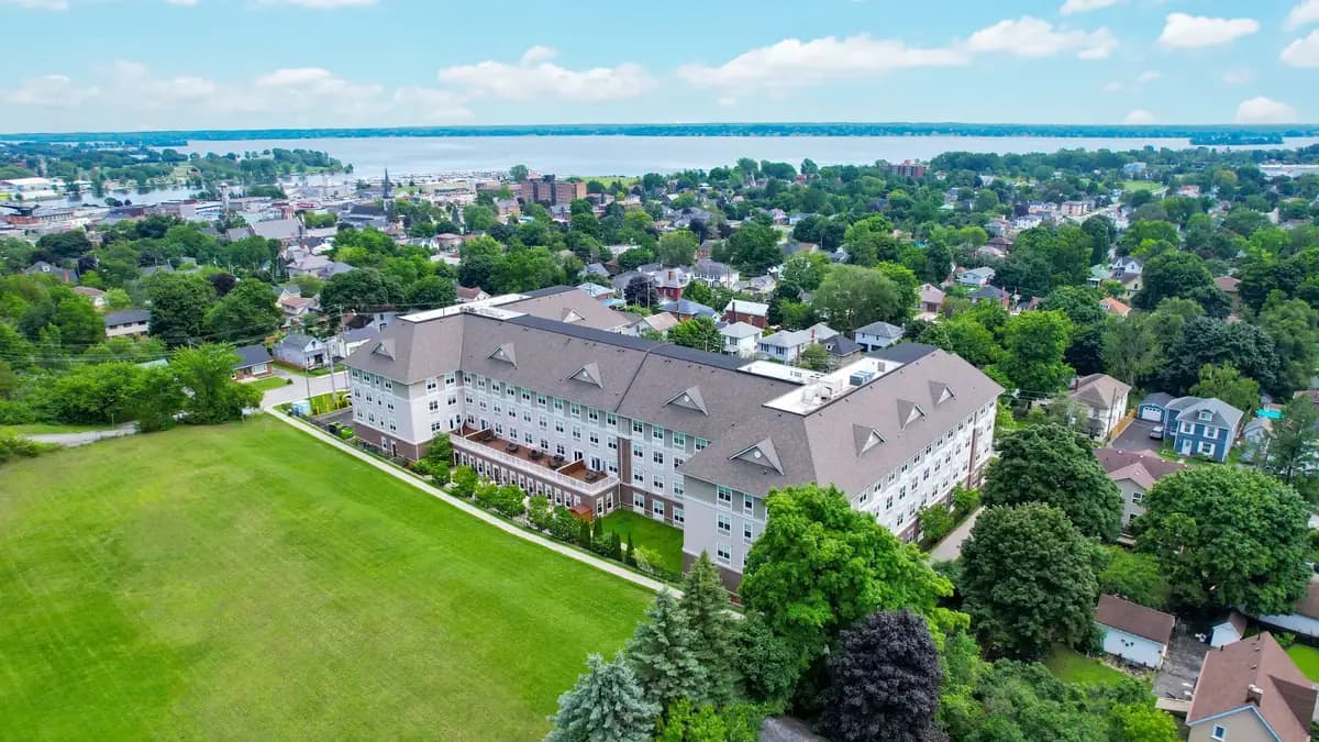 Chartwell Dufferin Centre Retirement Residence, retirement home in Trenton