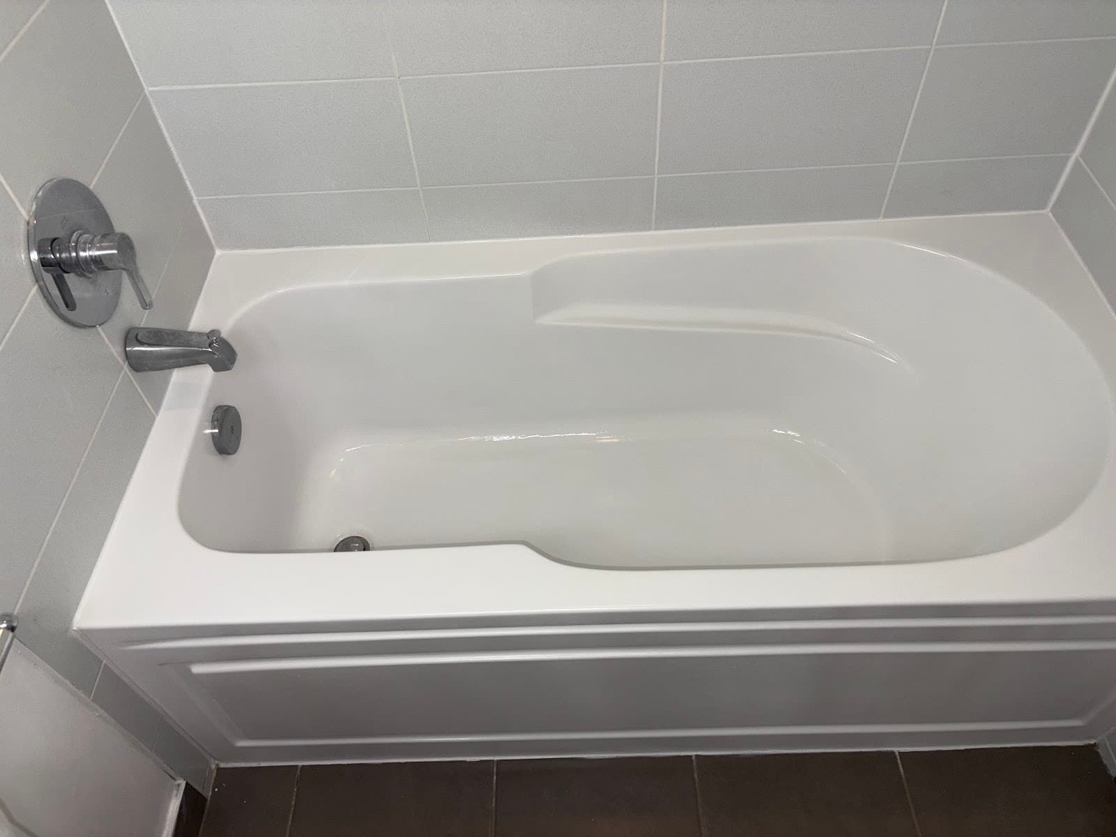 A1+ Bathtub & Tiles Refinishing photo 1