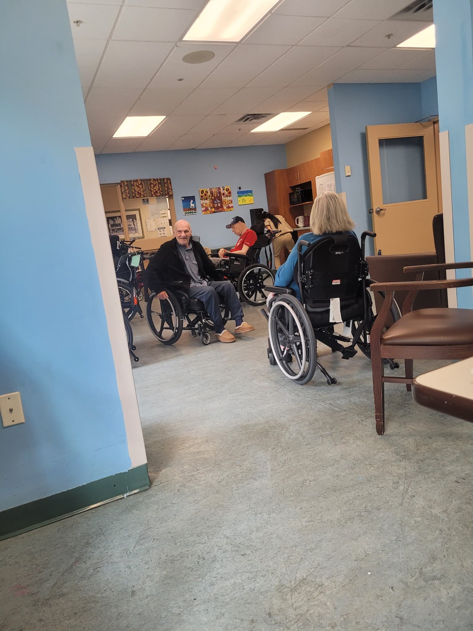 AgeCare Glen Oaks photo 1 of 2