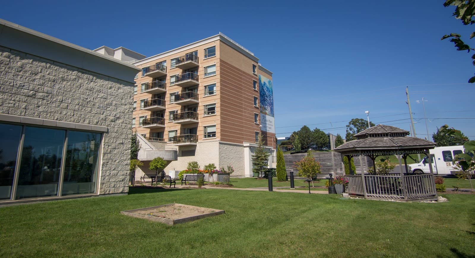 Aspira Royale Place Retirement Living photo 1 of 4