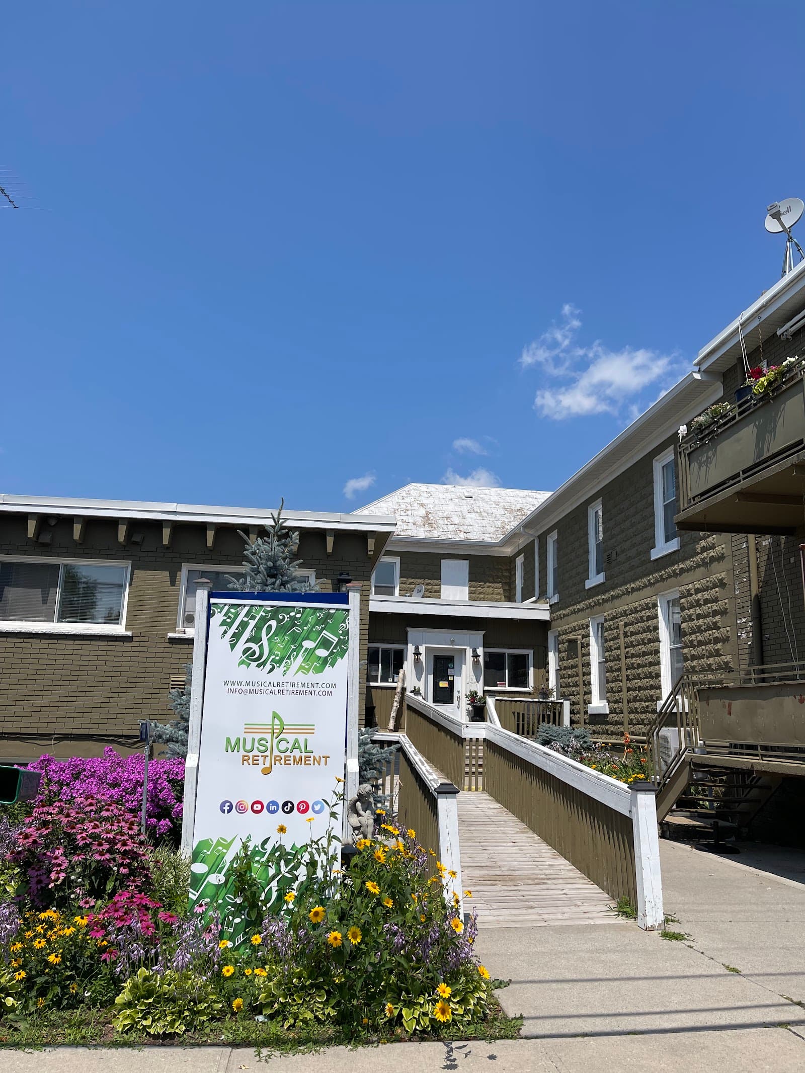 Assisted Living For Seniors / Mental Health in Seeley’s Bay, Ontario | Musical Retirement Home photo 3