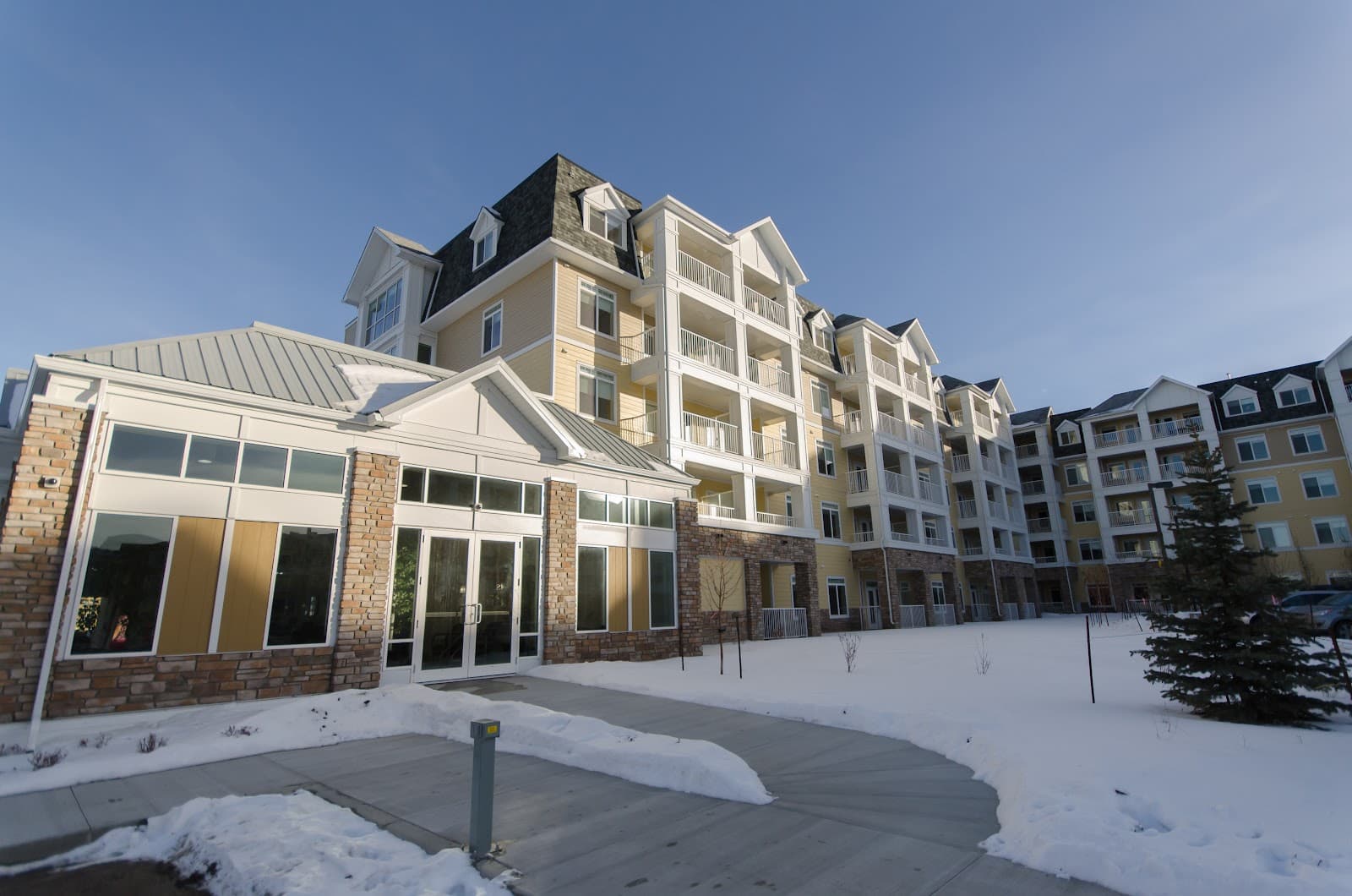 Auburn Heights Retirement Residence photo 1 of 4