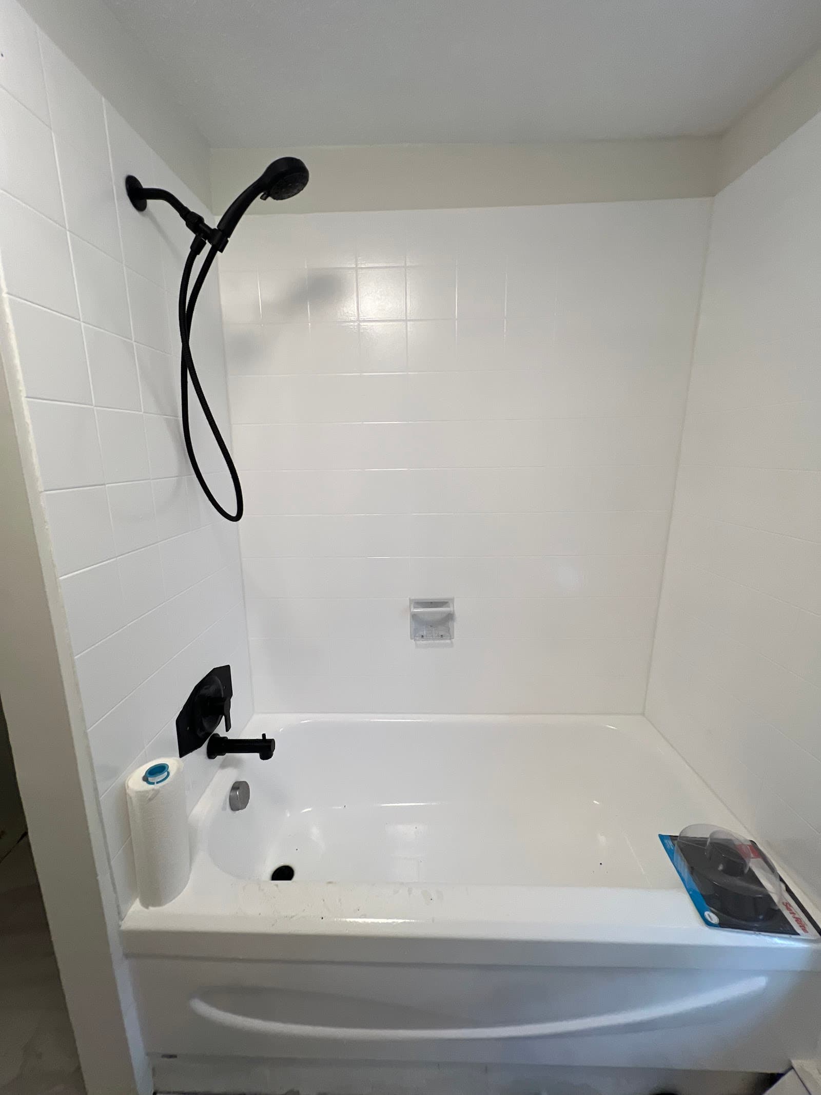 B4 Tub Reglazing photo 1