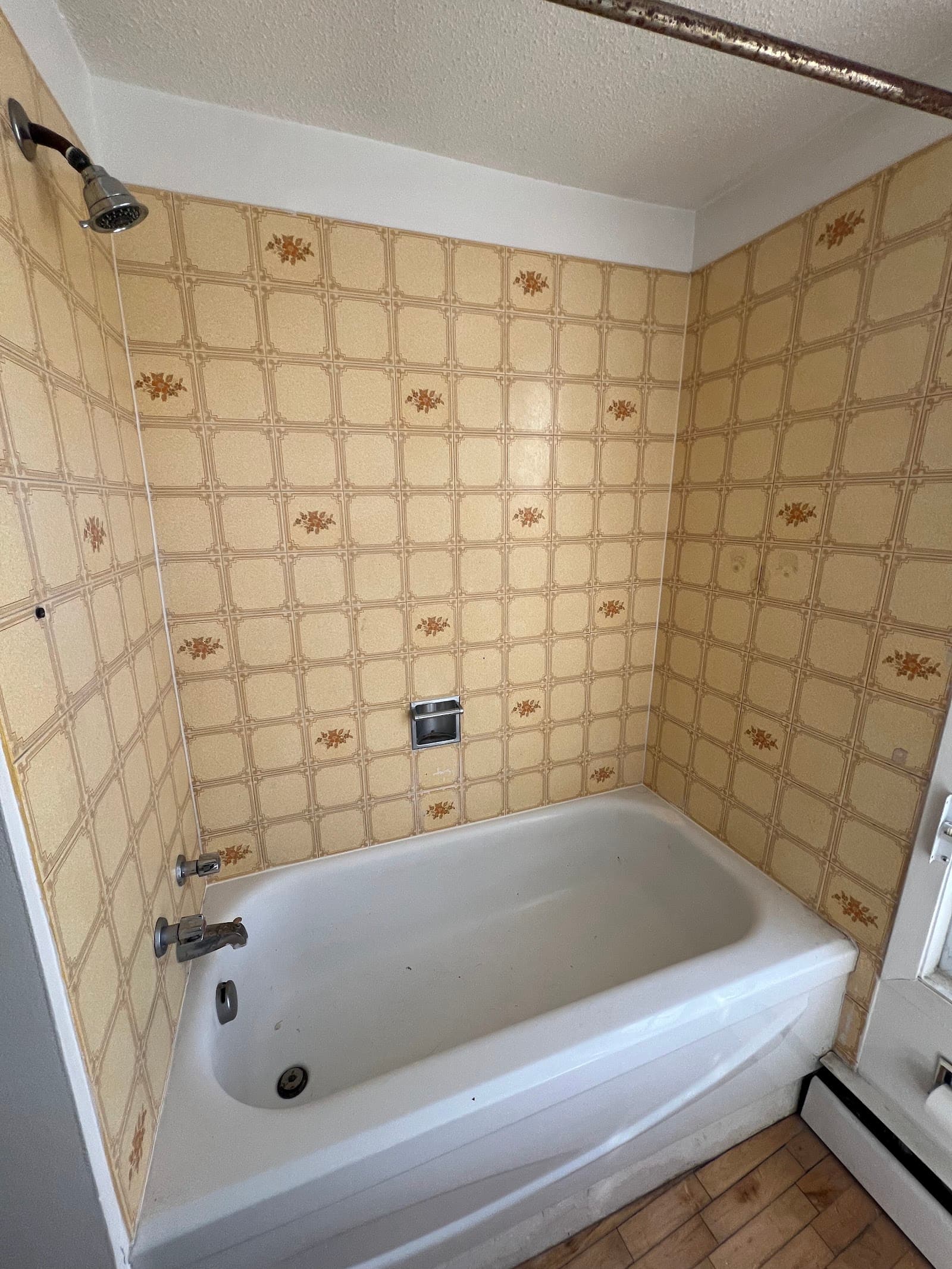 B4 Tub Reglazing photo 4