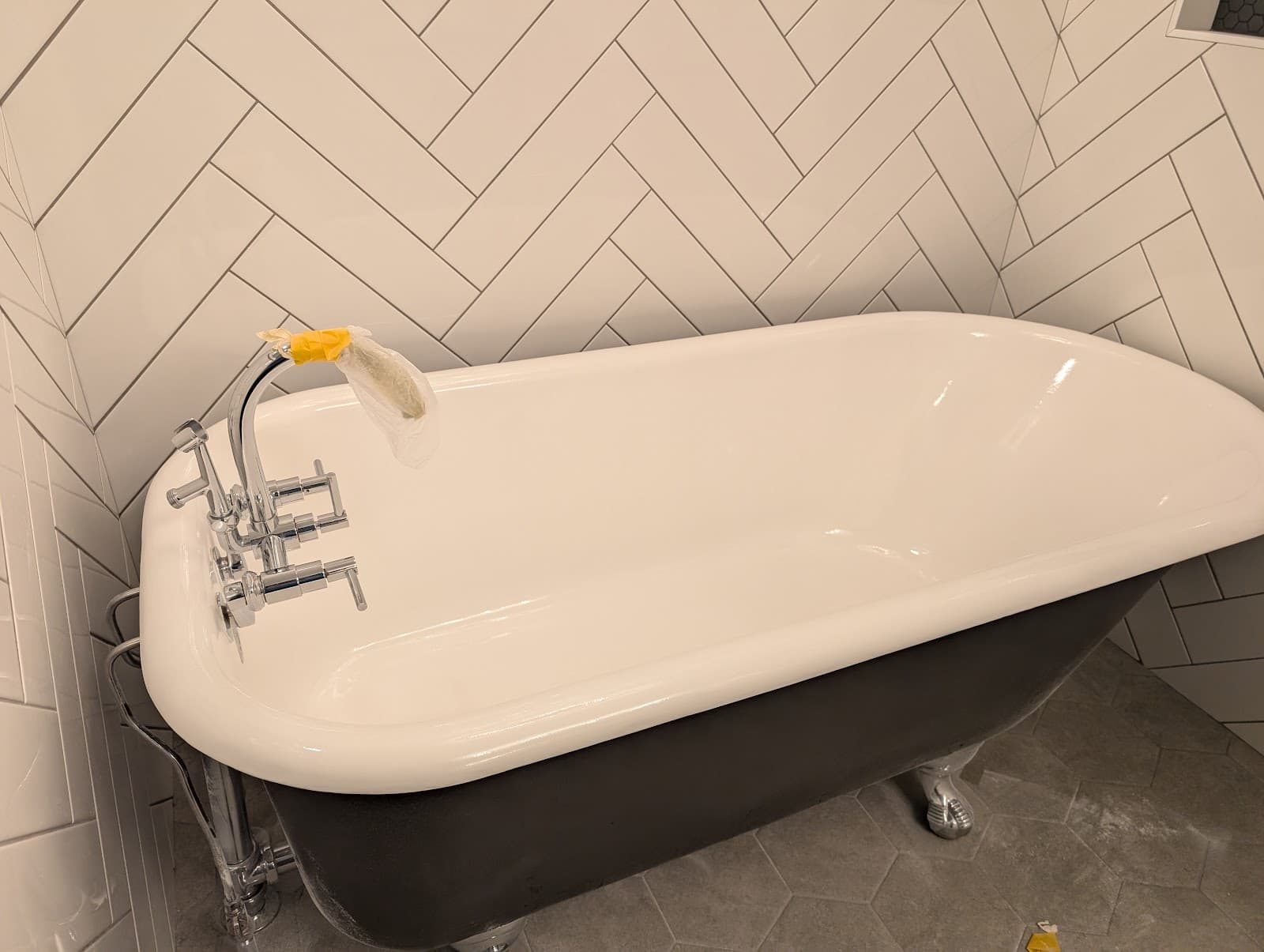 B4 Tub Reglazing photo 6