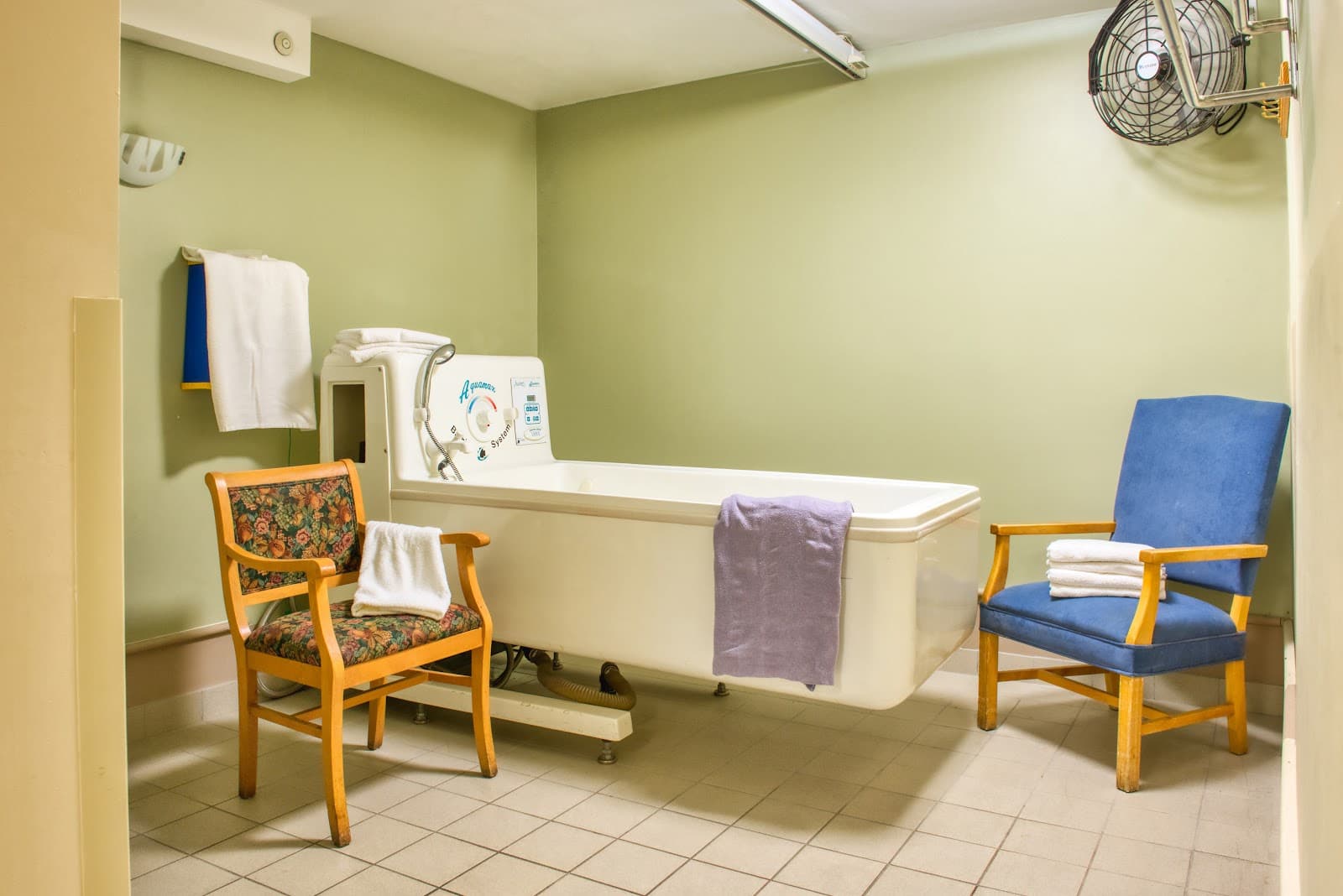 Baywoods Place Long-Term Care Home photo 1 of 4