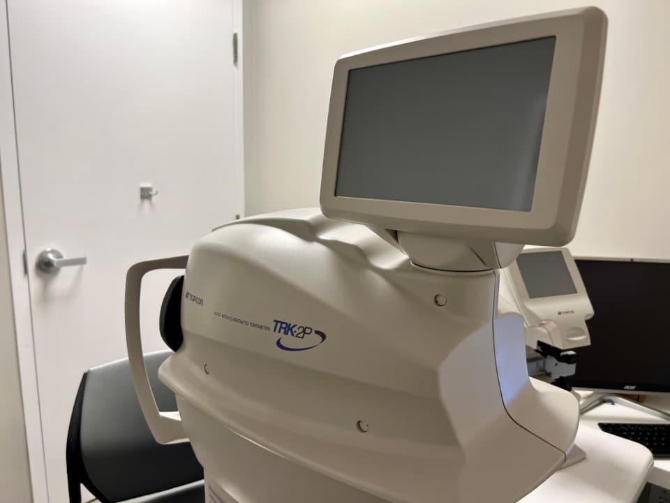 Calgary Eye Clinics - Southcentre Eye Clinic photo 3