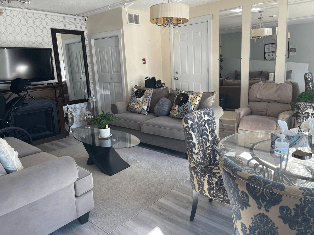 Care Cottages - Long-term care home in Edmonton photo 3