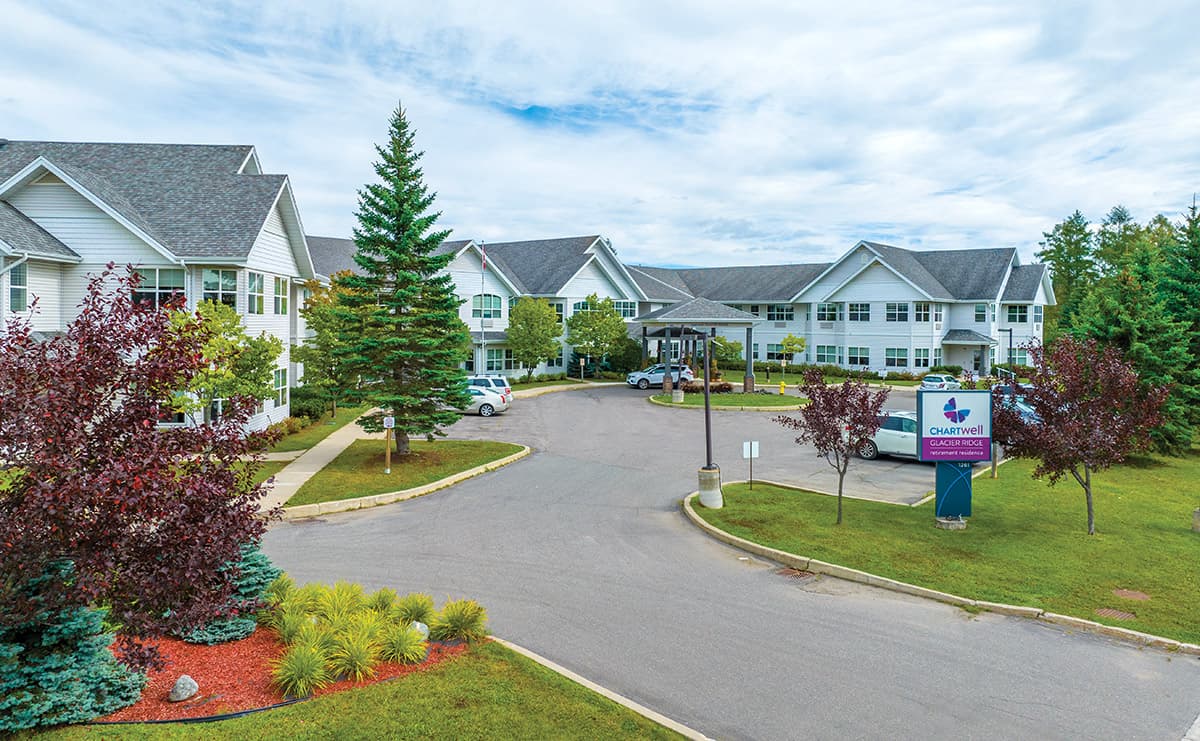 Chartwell Glacier Ridge Retirement Residence photo 2