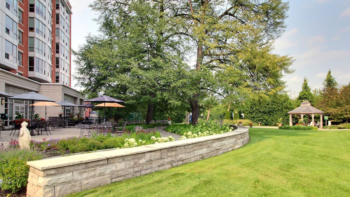 Chartwell Rockcliffe Retirement Residence photo 2