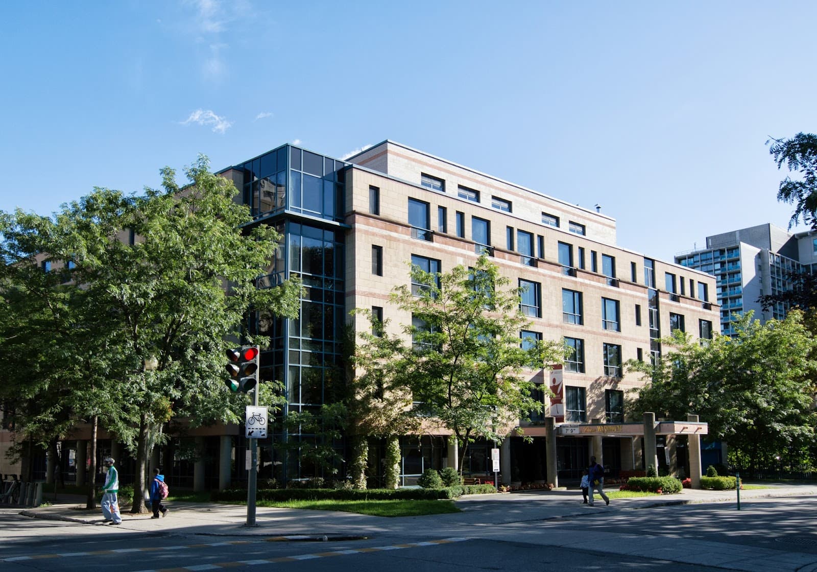 Chateau Westmount photo 1 of 2