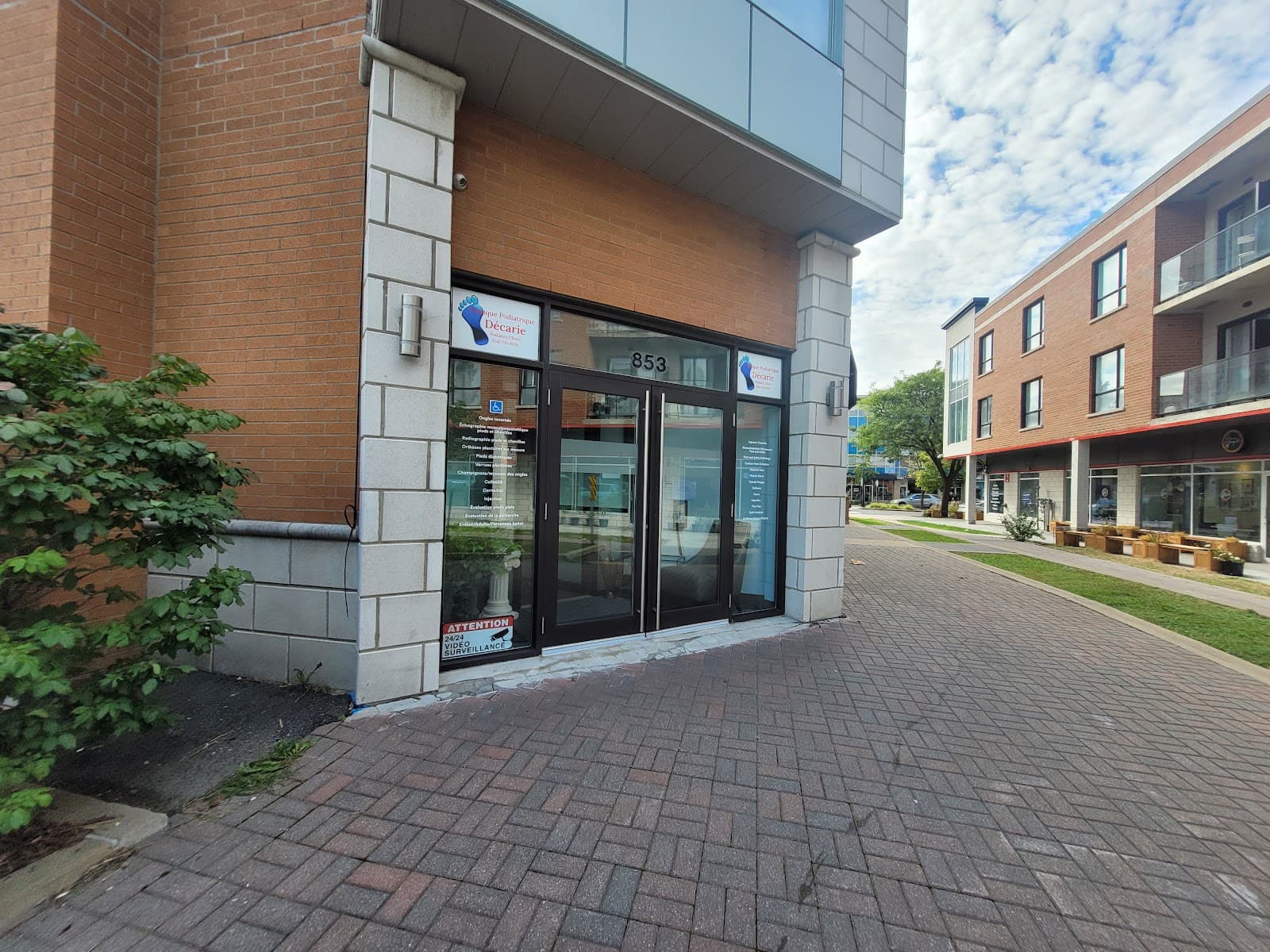 Clinique Podiatrique Décarie / Décarie Podiatry Clinic, Dr. David Youdim, podiatre/podiatrist photo 1 of 4
