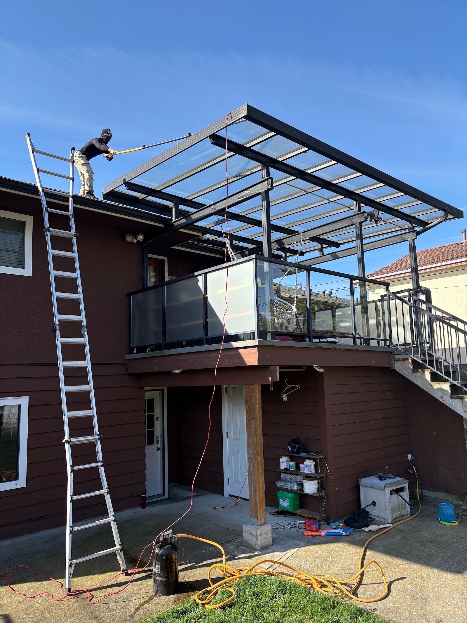 Crystal Clean Exterior, eavestrough cleaning in West Vancouver, photo 3
