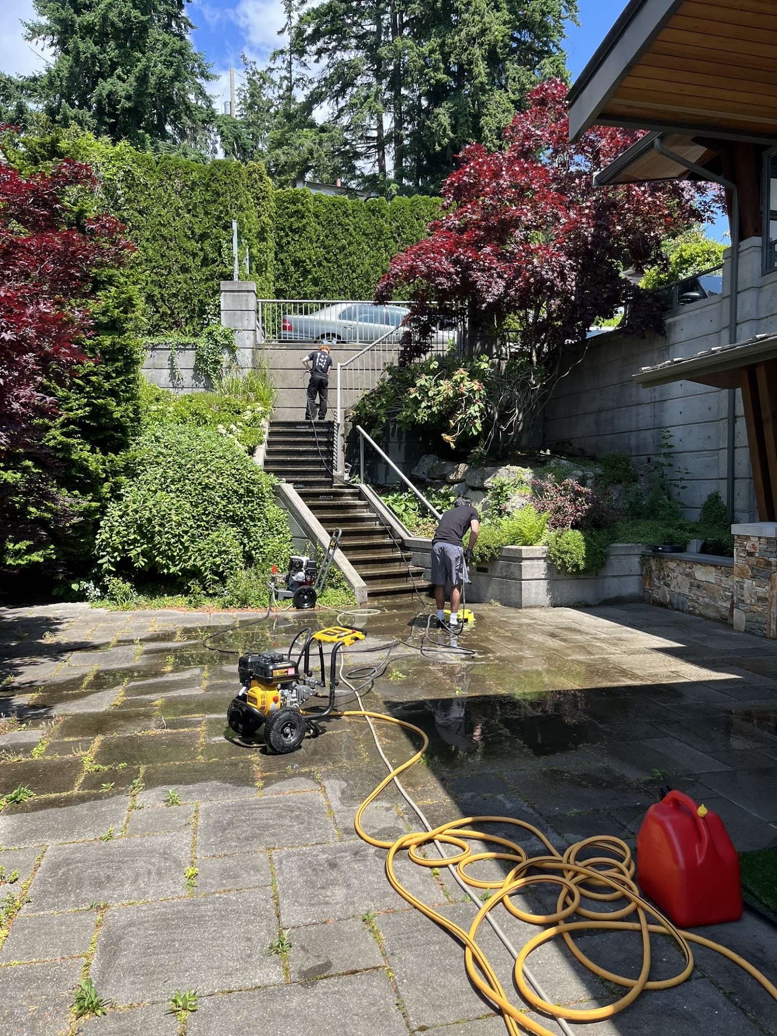 Crystal Clean Exterior, eavestrough cleaning in West Vancouver, photo 4