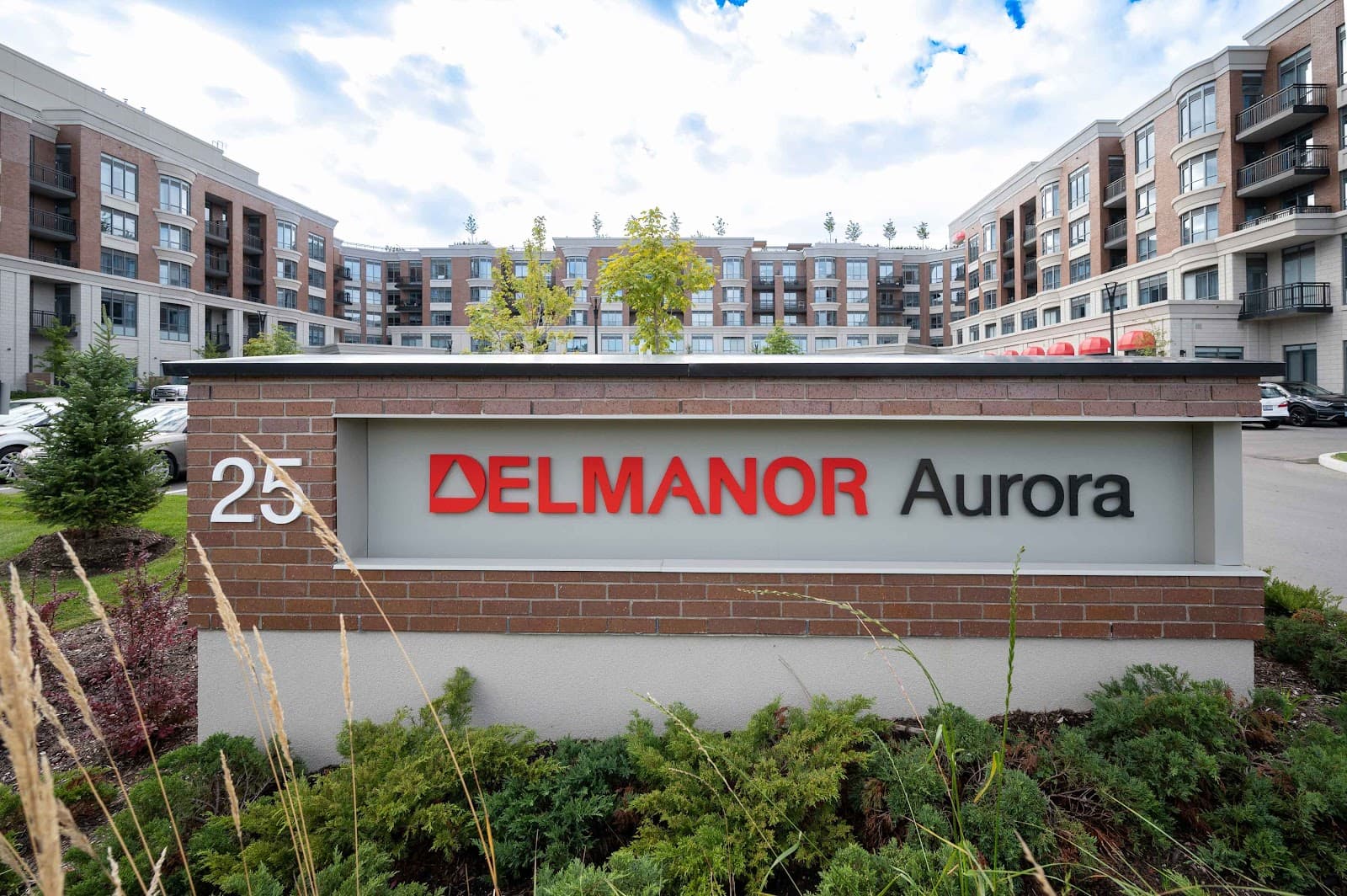 Delmanor Aurora photo 1 of 4