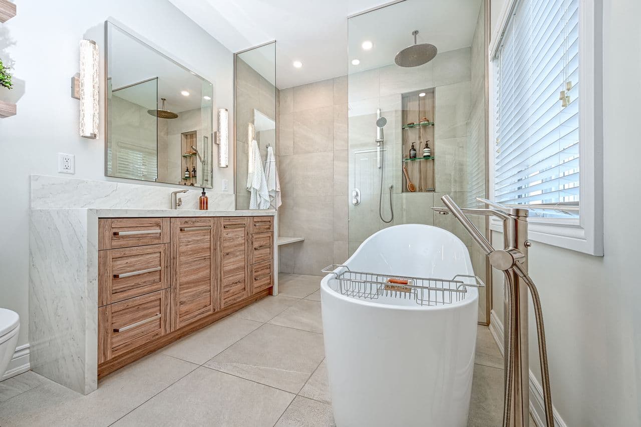 Distinctive Bathrooms & Kitchens photo 6