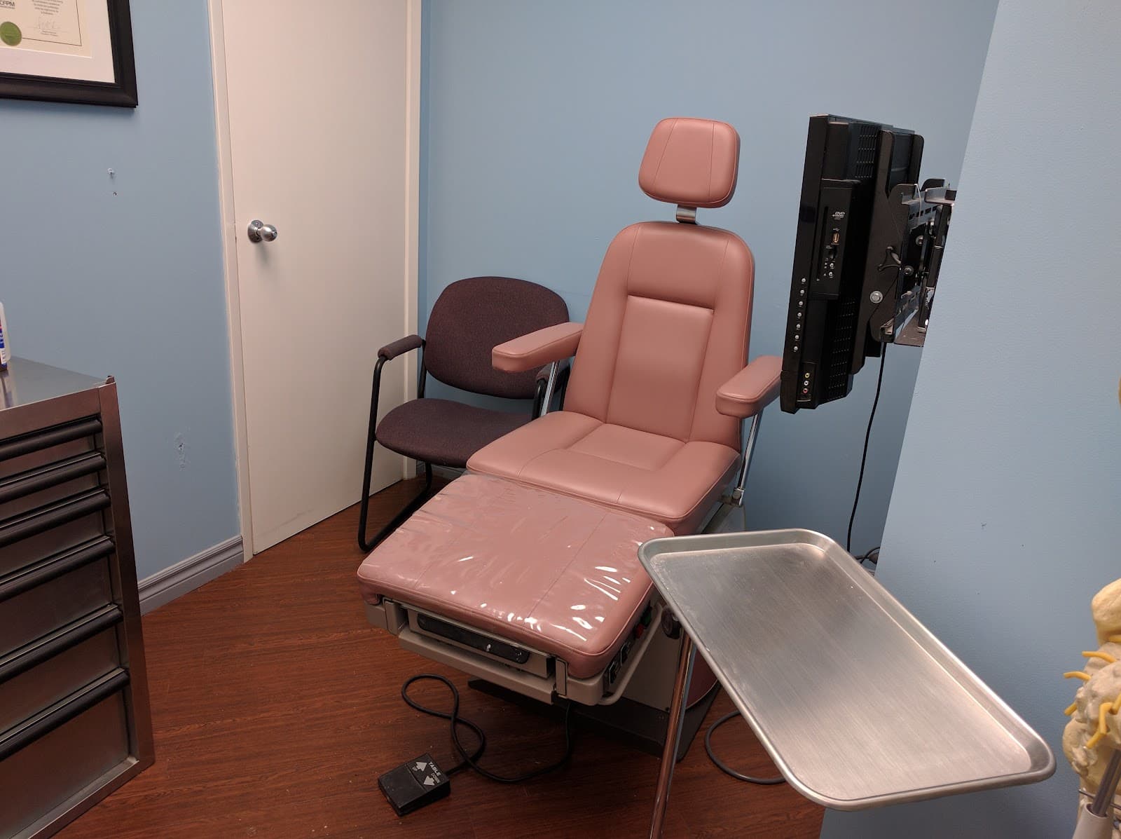 EK Foot and Naturopathic Clinic, podiatry & foot care in Toronto, photo 1 of 4