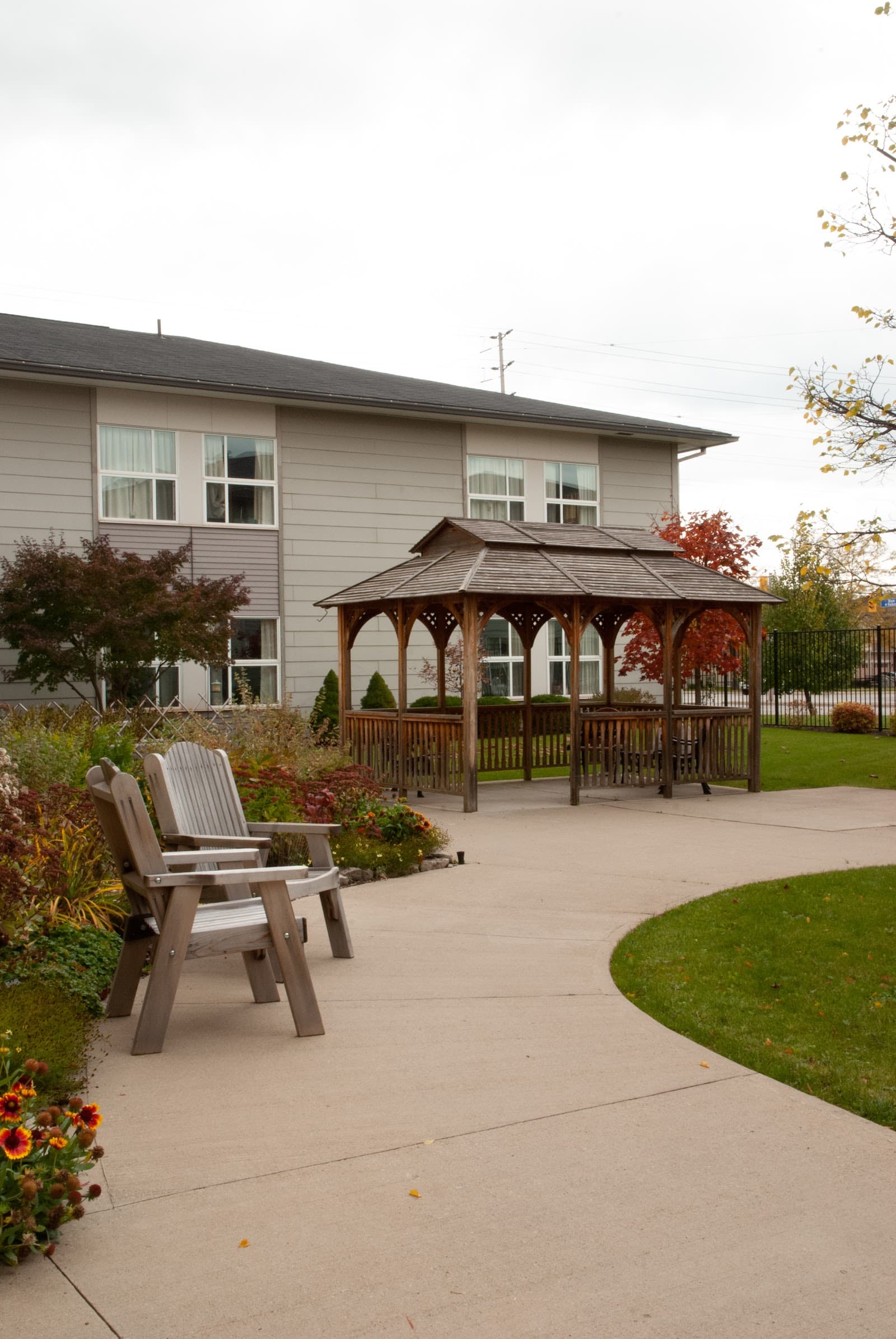 Extendicare Burloak photo 3