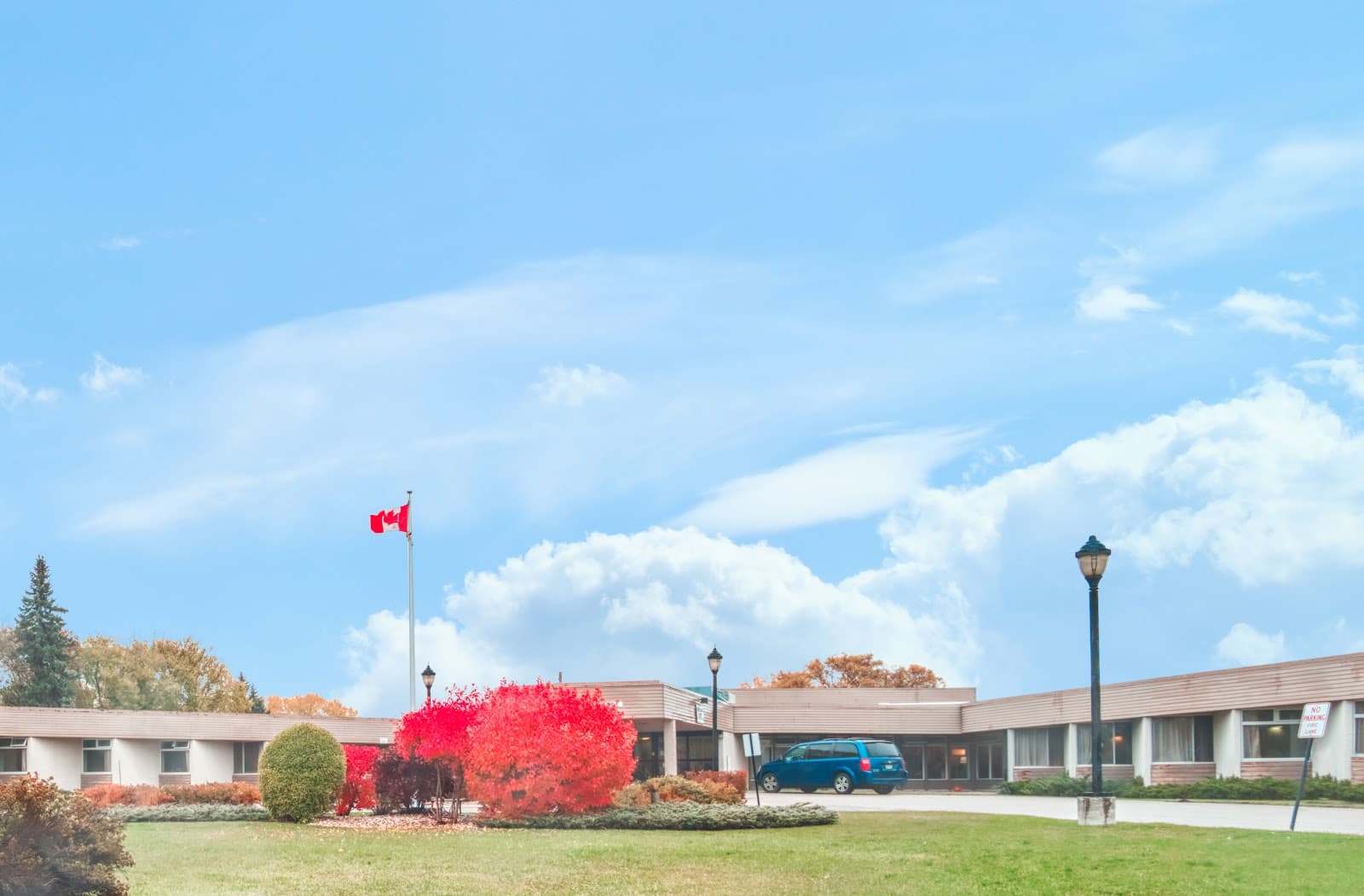 Extendicare Charleswood photo 1 of 4
