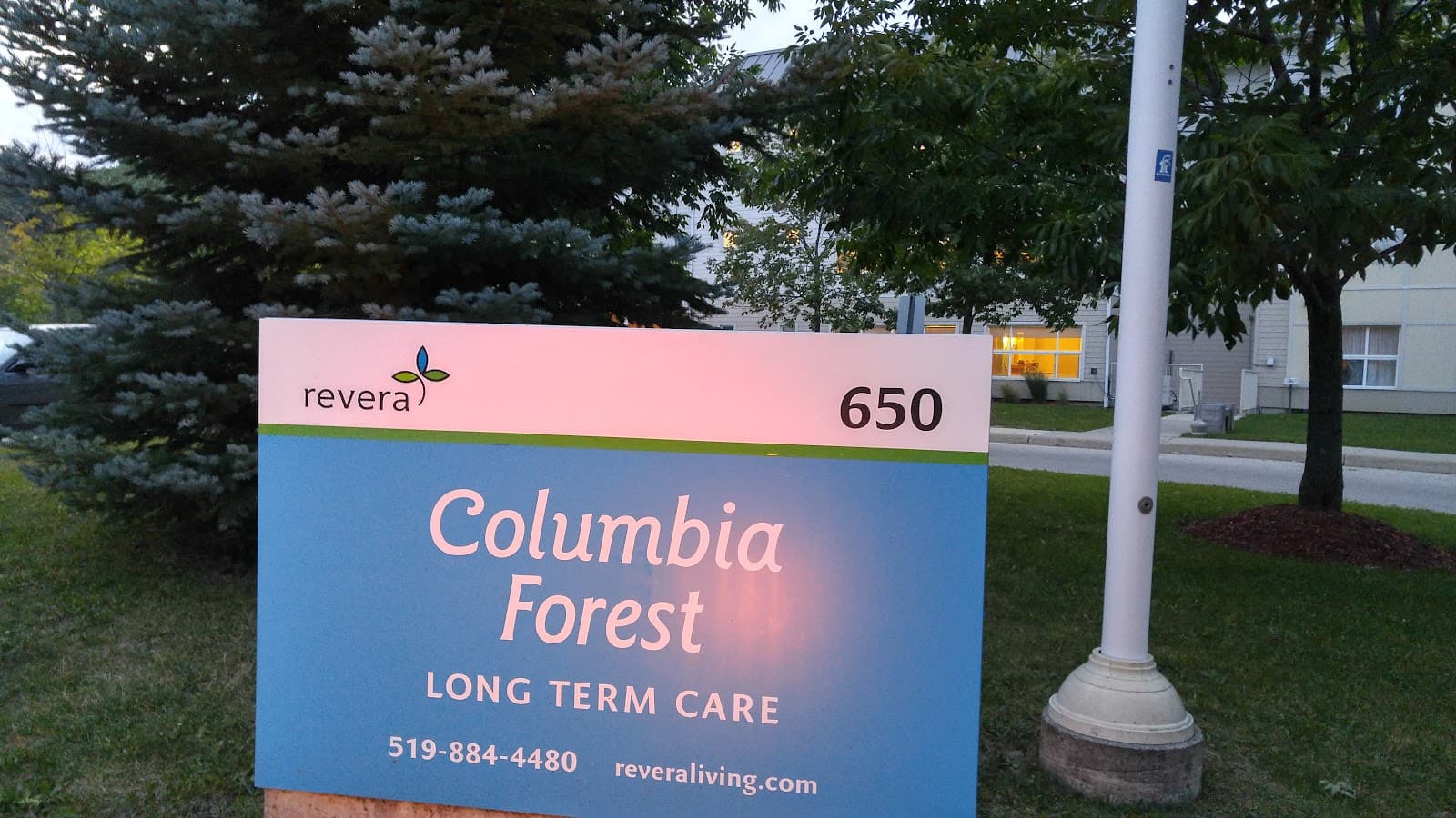 Extendicare Columbia Forest photo 3