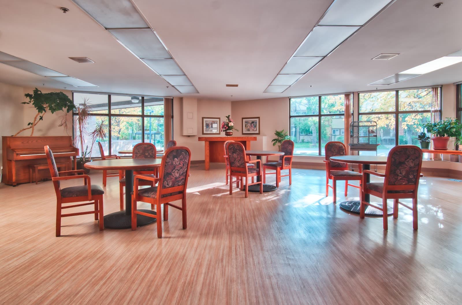 Extendicare Maples Long-Term Care Home photo 3