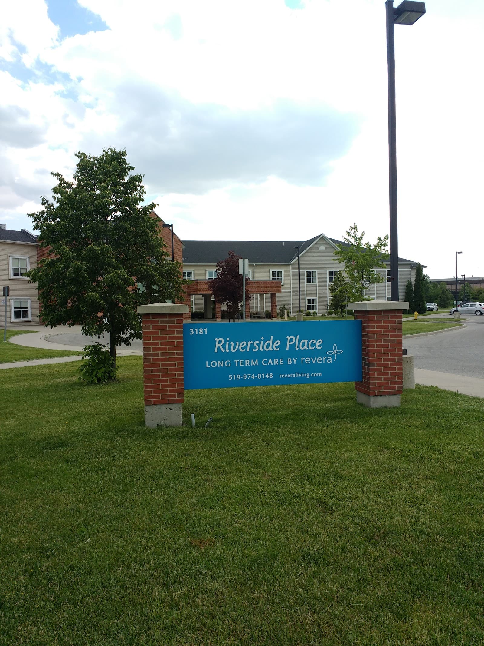 Extendicare Riverside Place Long-Term Care Home photo 1 of 4