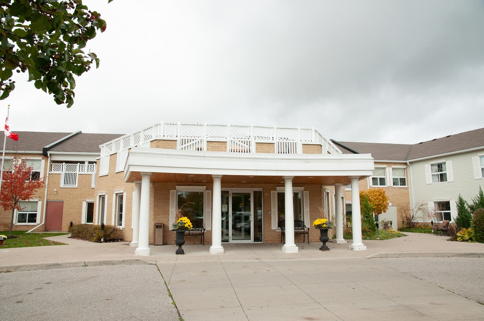 Extendicare Stirling Heights photo 1 of 4