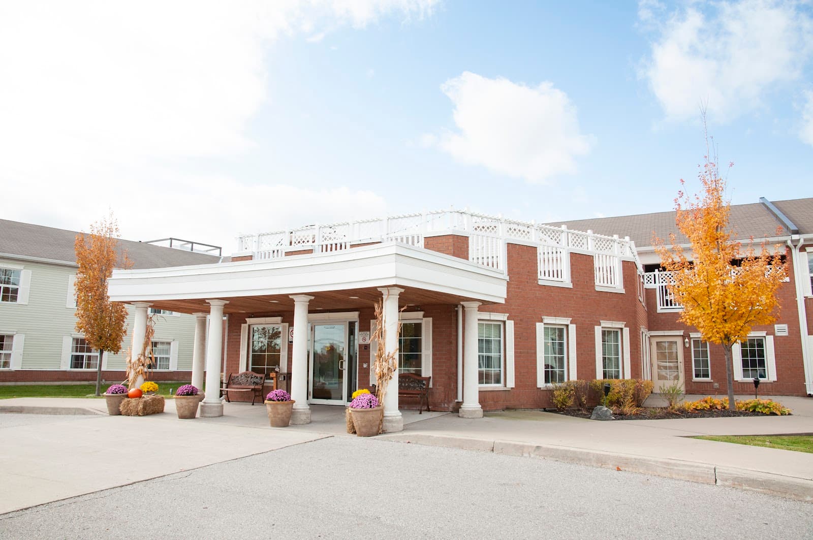 Extendicare Winbourne Park photo 1 of 4