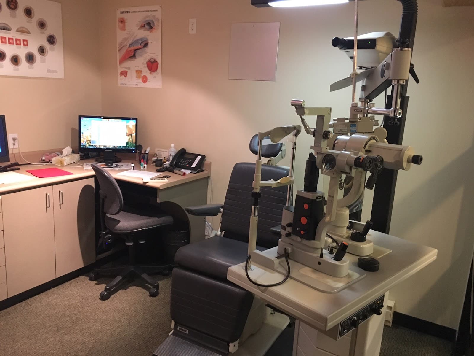 Family Eyecare Centre of Victoria photo 3