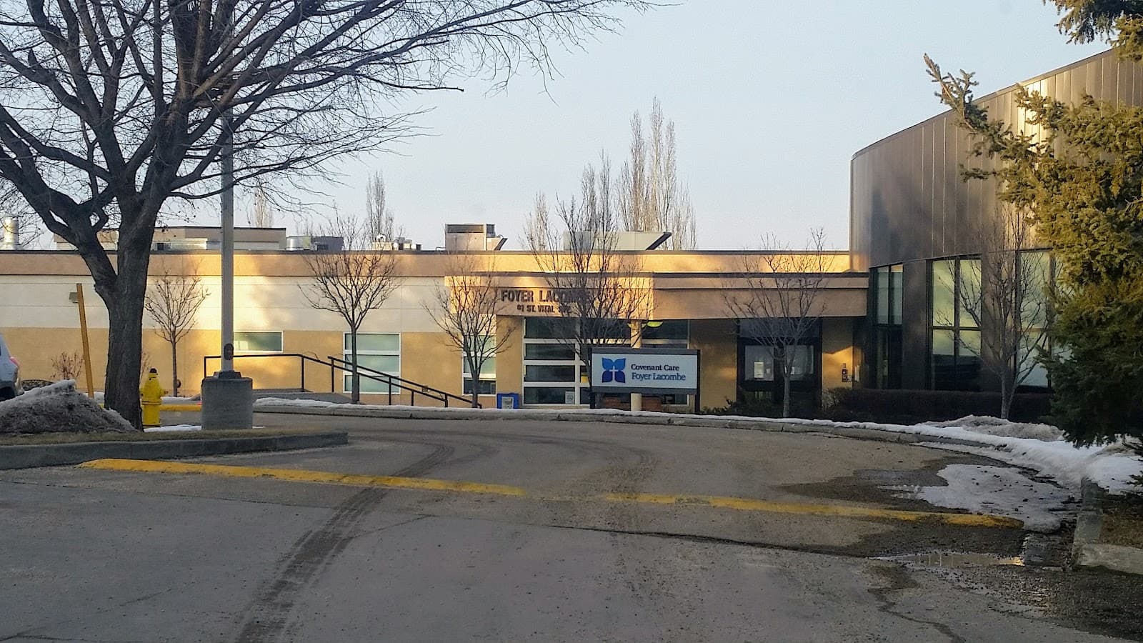 Foyer Lacombe (Covenant Care) photo 3