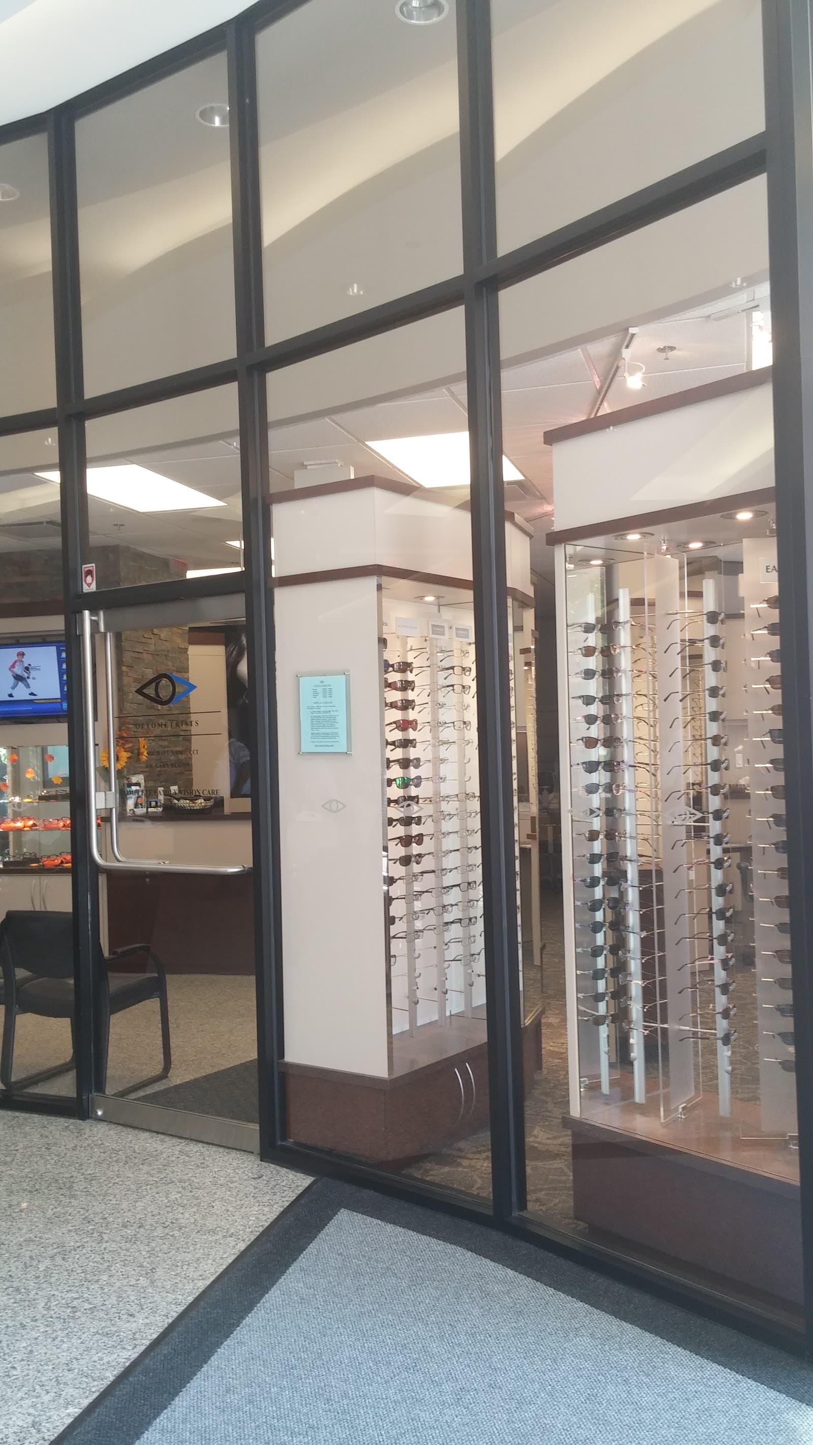 FYidoctors - Mississauga - Robert Speck Parkway photo 5