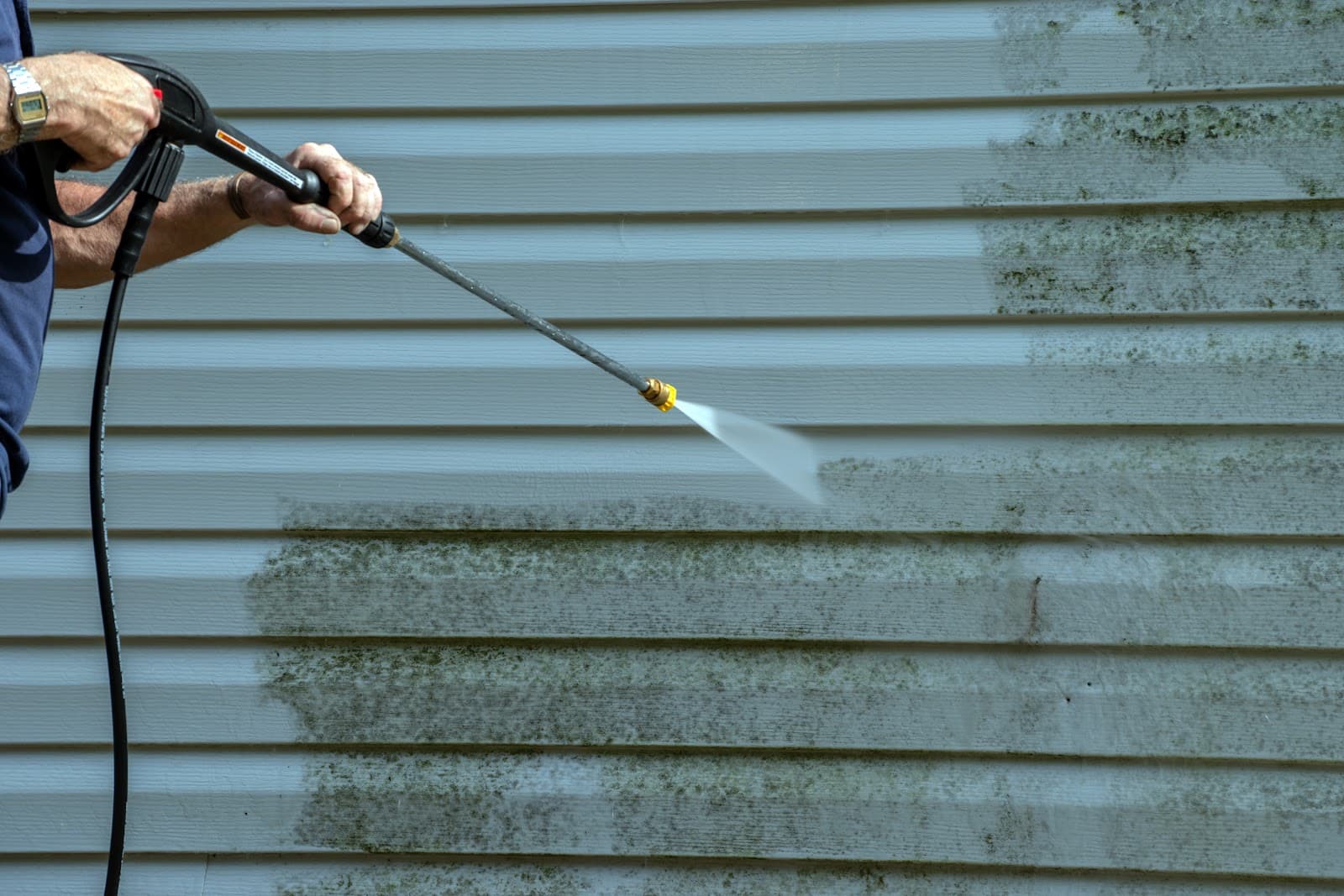 Gutter Doctor, eavestrough cleaning in Calgary, photo 3