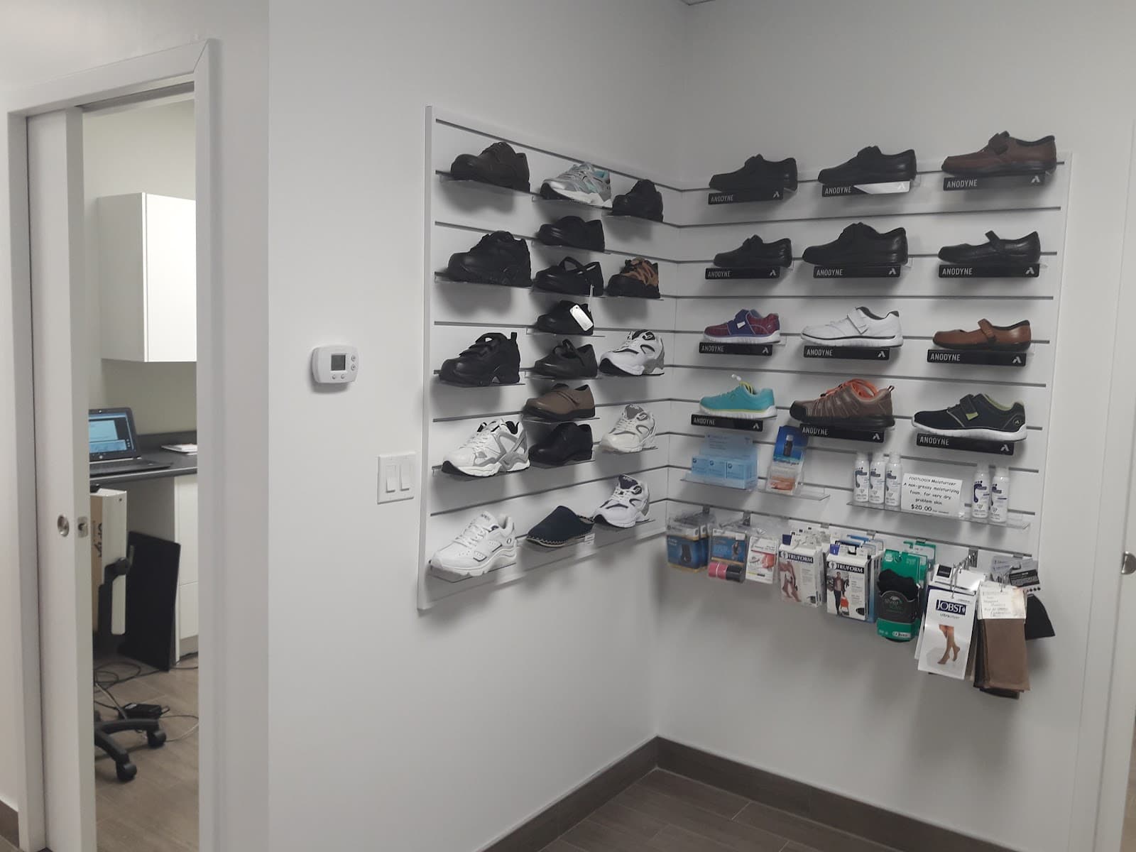 Heel To Toes Footcare and Orthotic Centre, podiatry & foot care in Markham, photo 1 of 4