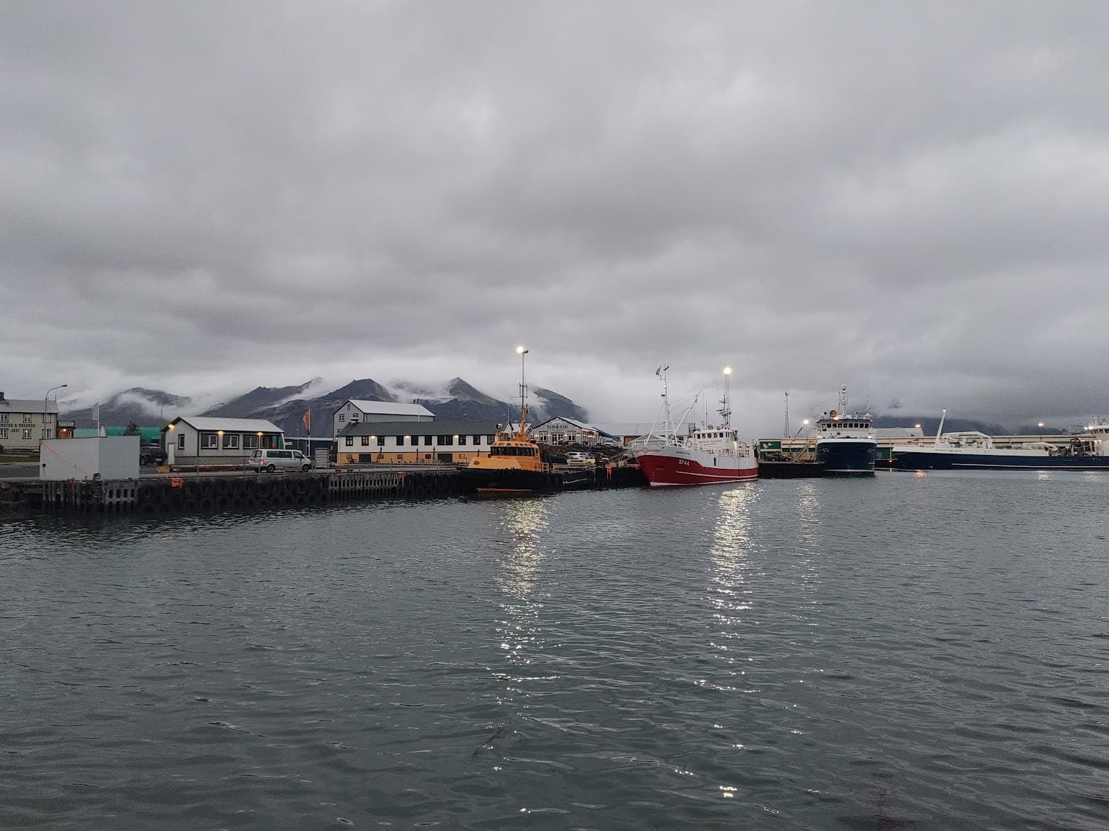 Höfn Icelandic Harbour photo 2