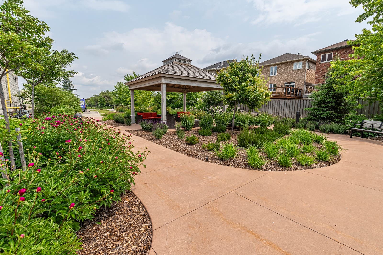 Holland Gardens Retirement Residence photo 1 of 4