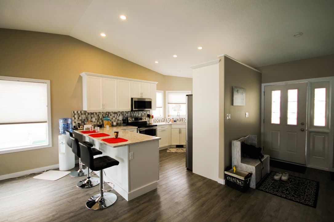 Hybrid Renovations & Restorations, walk-in tubs in Saskatoon, photo 1 of 4
