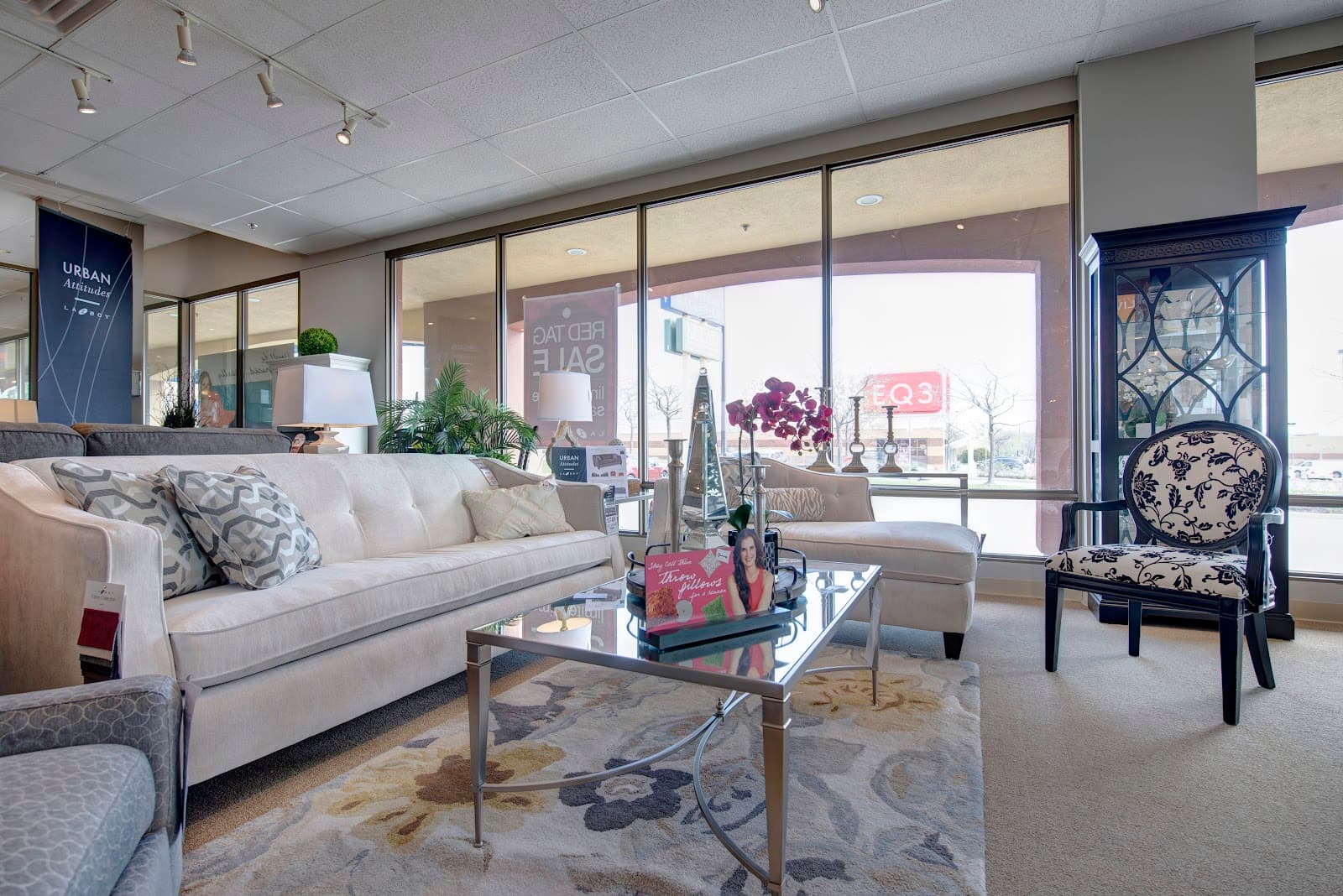 La-Z-Boy Home Furnishings & Décor photo 5
