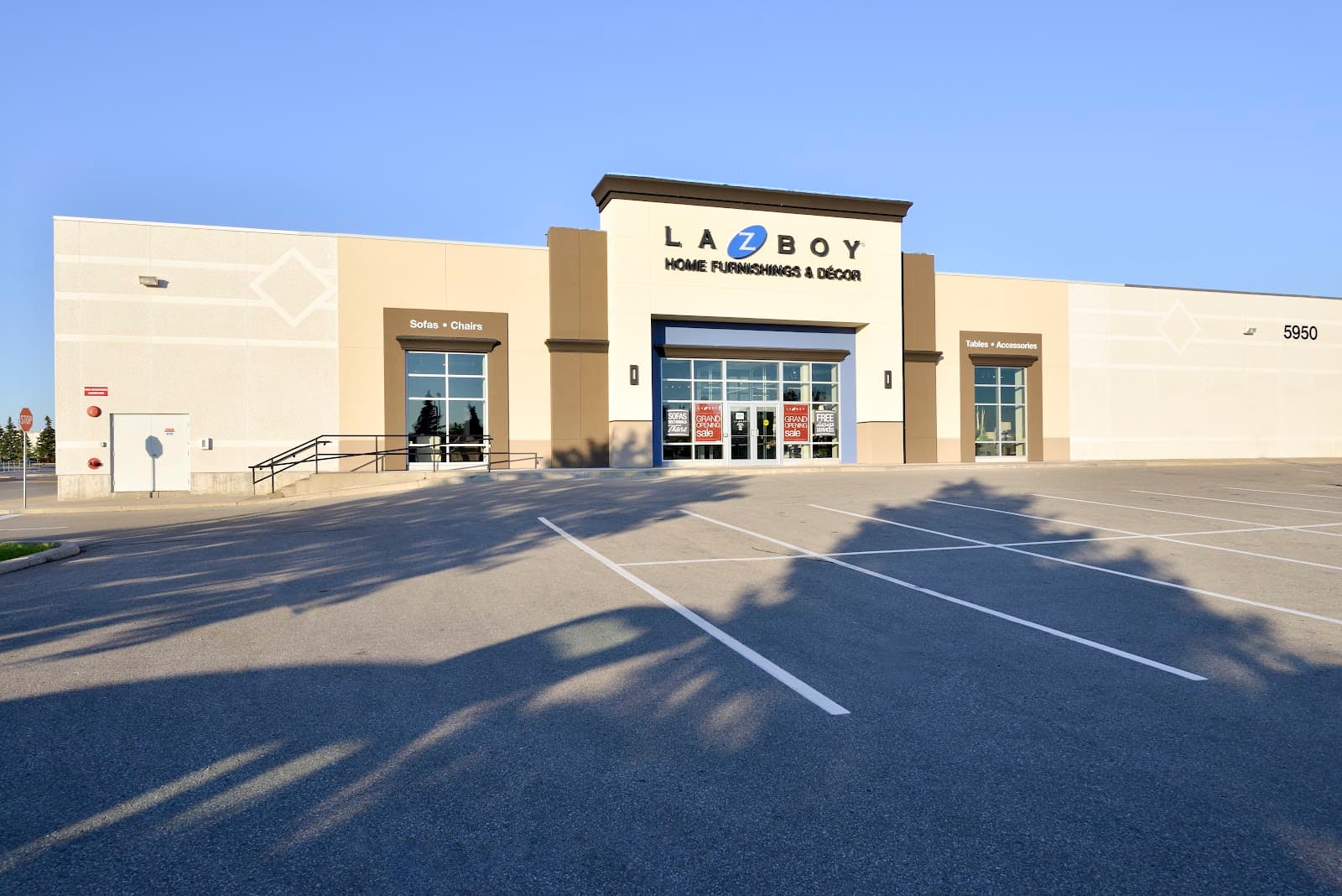 La-Z-Boy Home Furnishings & Décor photo 3