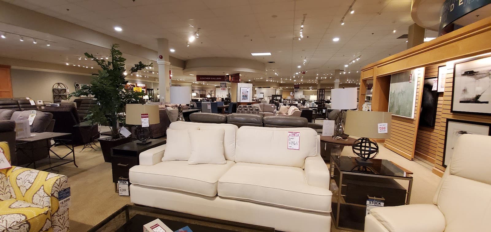 La-Z-Boy Home Furnishings & Décor photo 3
