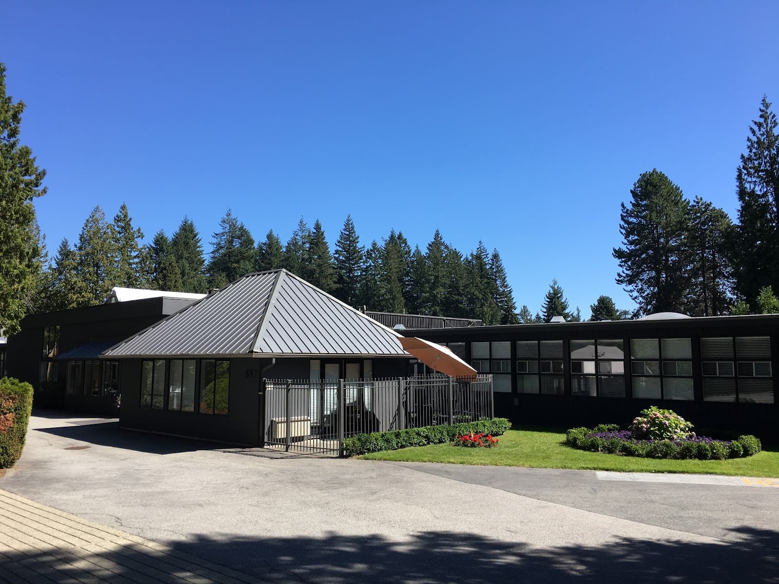 Lakeshore Care Centre photo 1 of 4