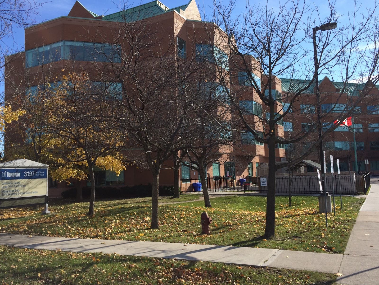 Lakeshore Lodge Long-Term Care Home (City of Toronto) photo 1 of 4