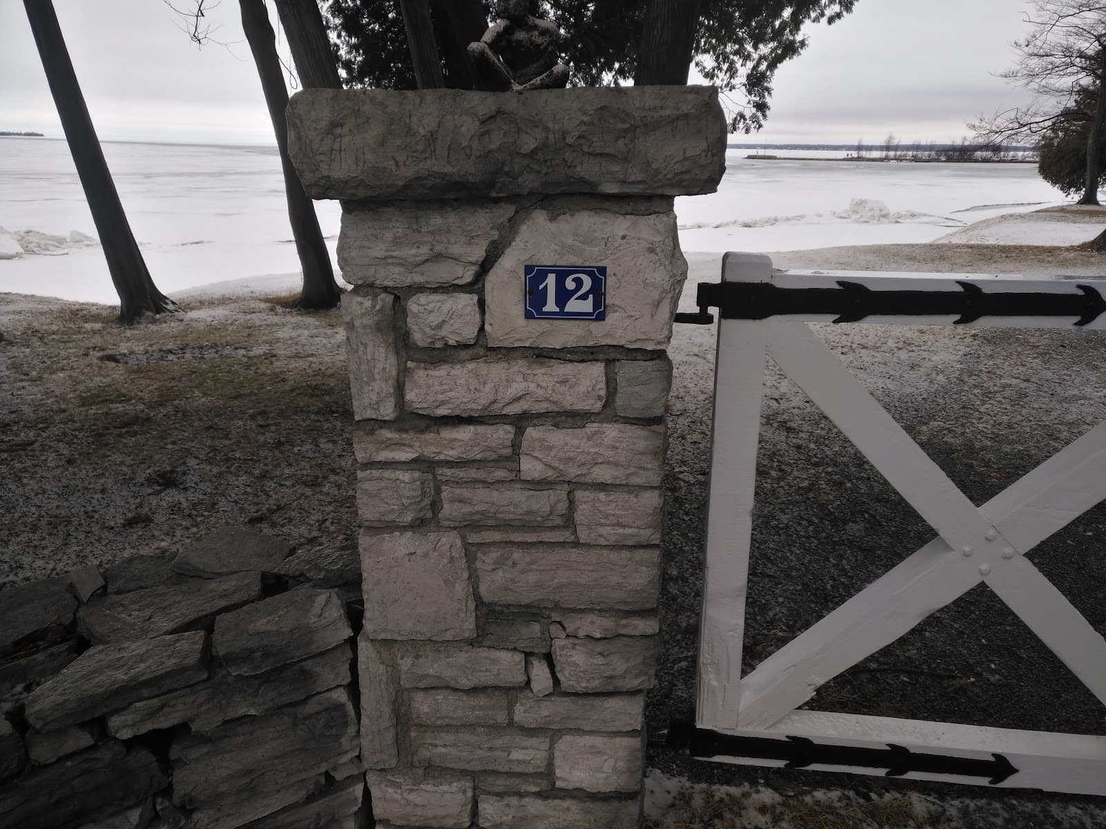 Lakeview Manor photo 1 of 3