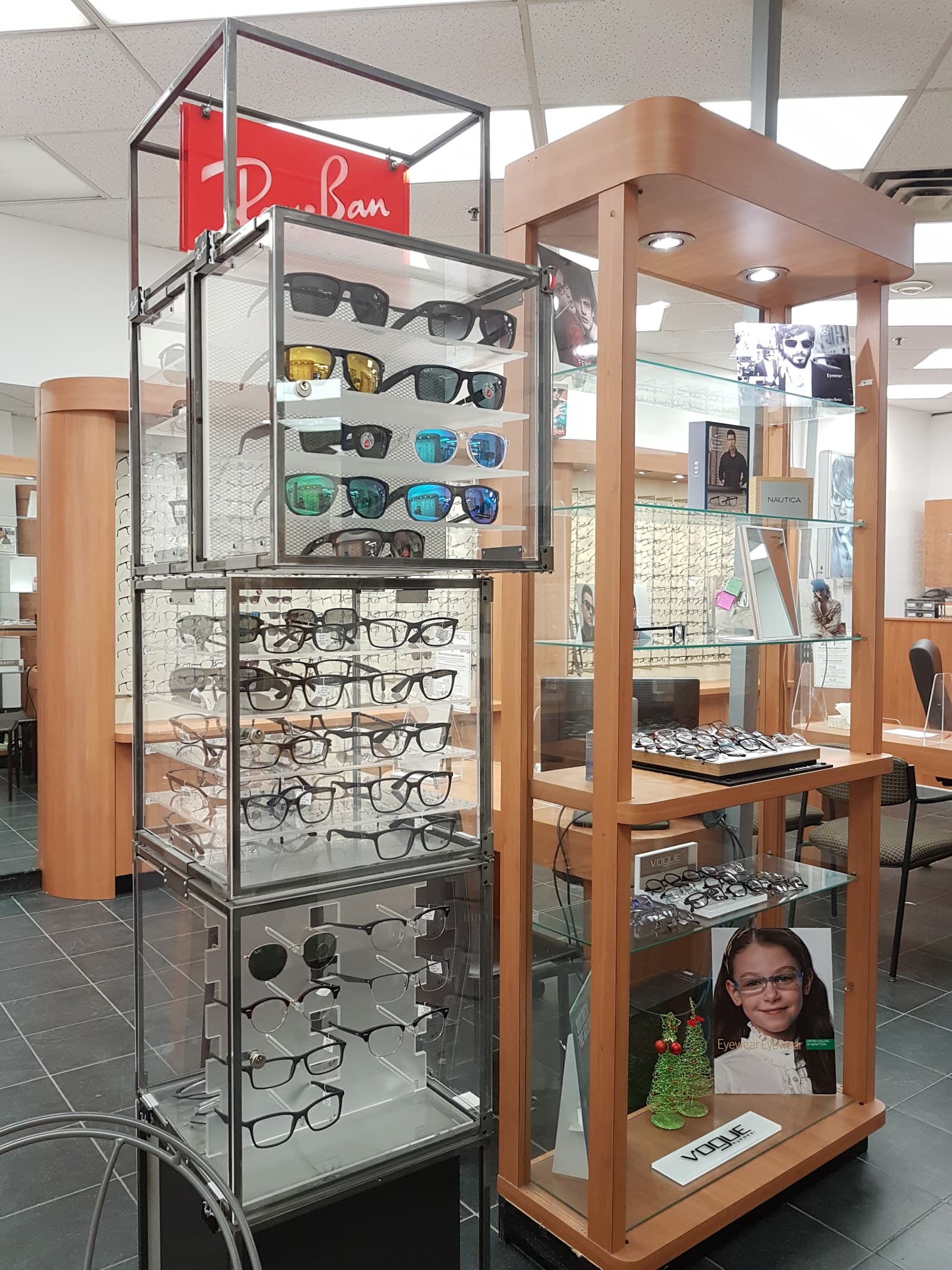 Laurier Optical Carlingwood Shopping Centre photo 4