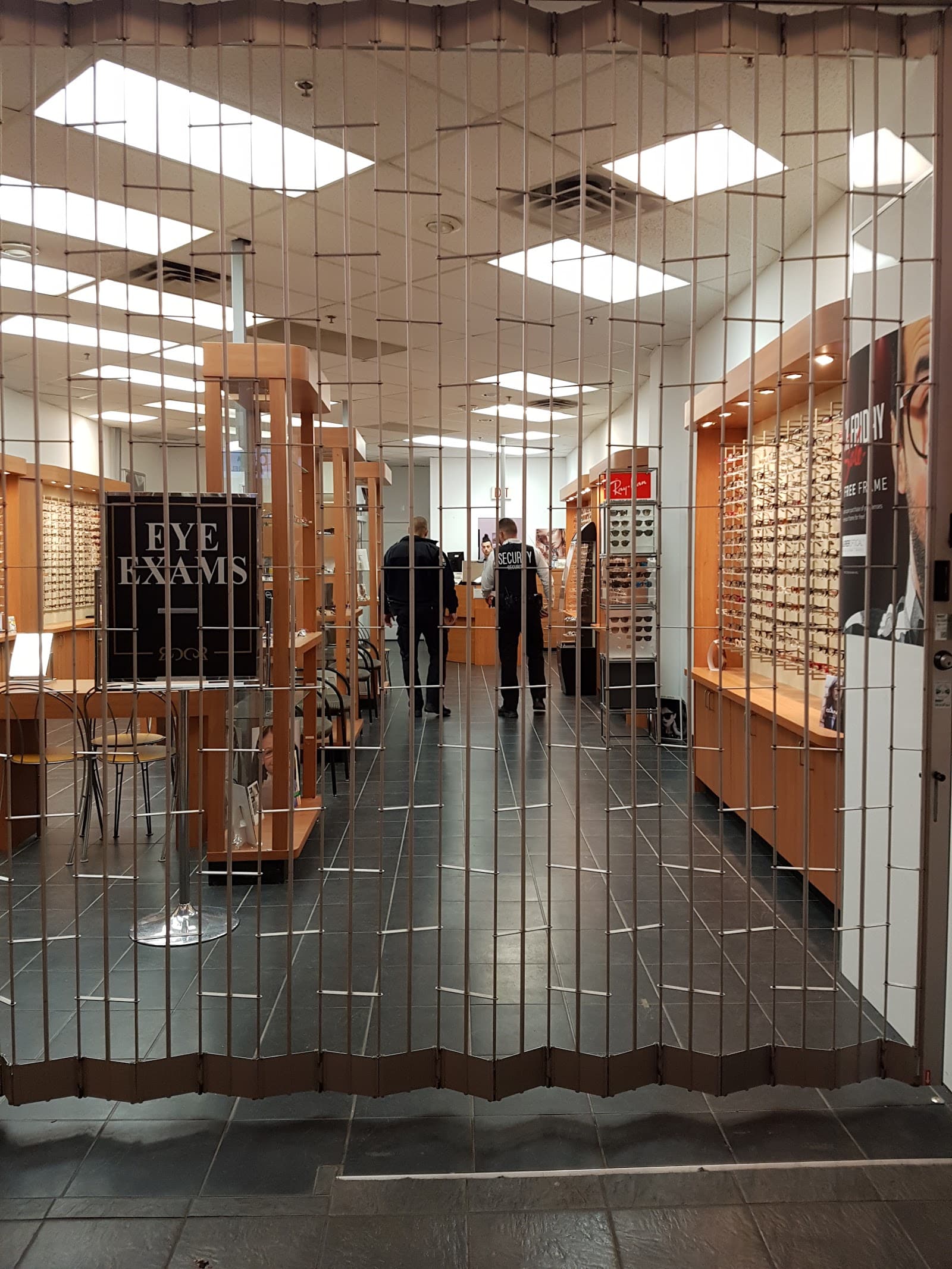Laurier Optical Carlingwood Shopping Centre photo 6
