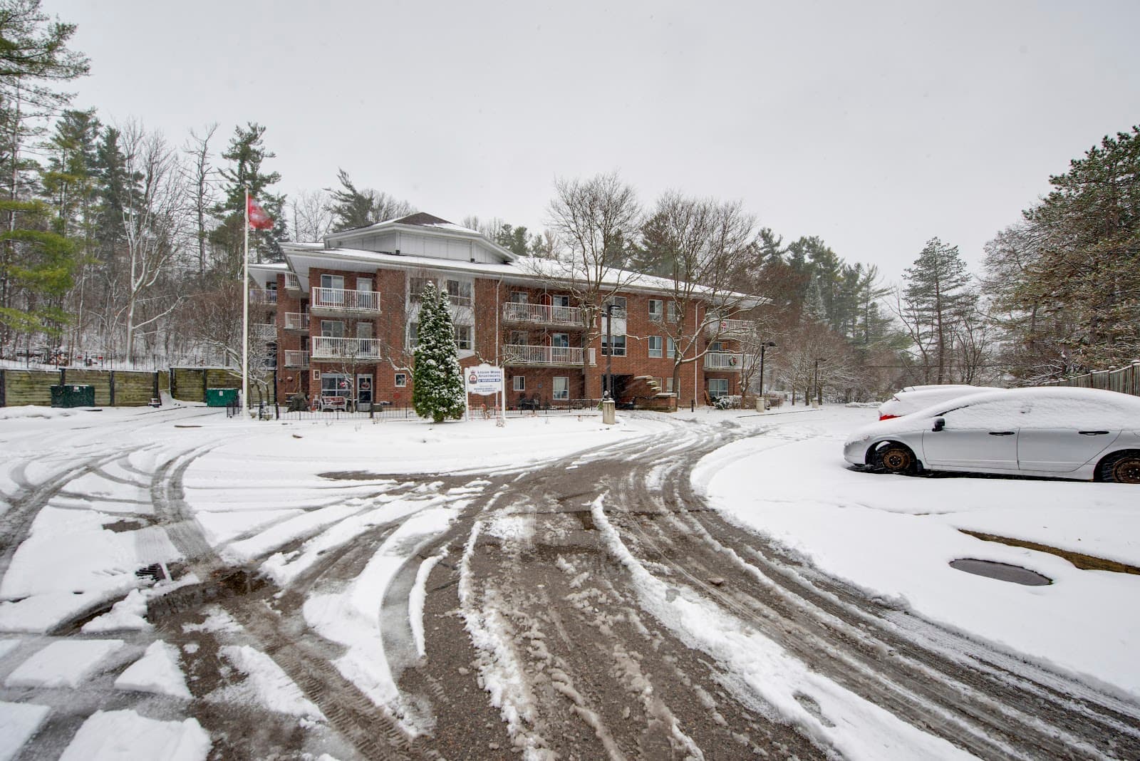 Legion Wood Apartments photo 3