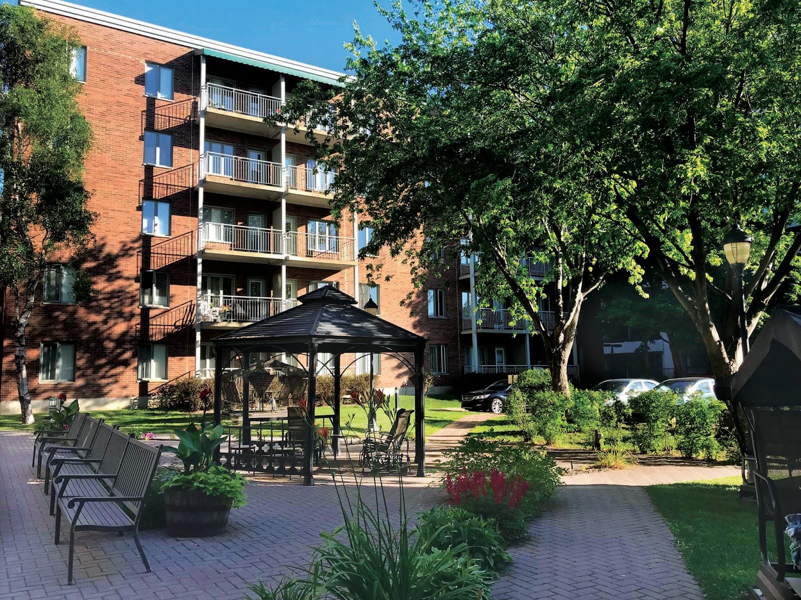 Les Jardins Champfleury Retirement Home
