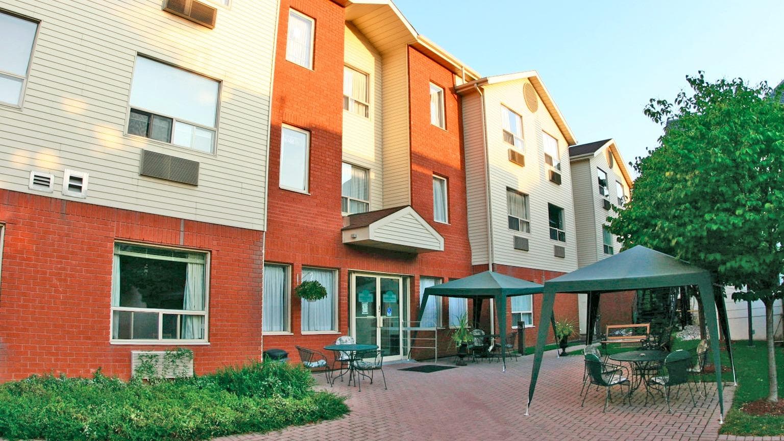 Levante Maplecrest Village