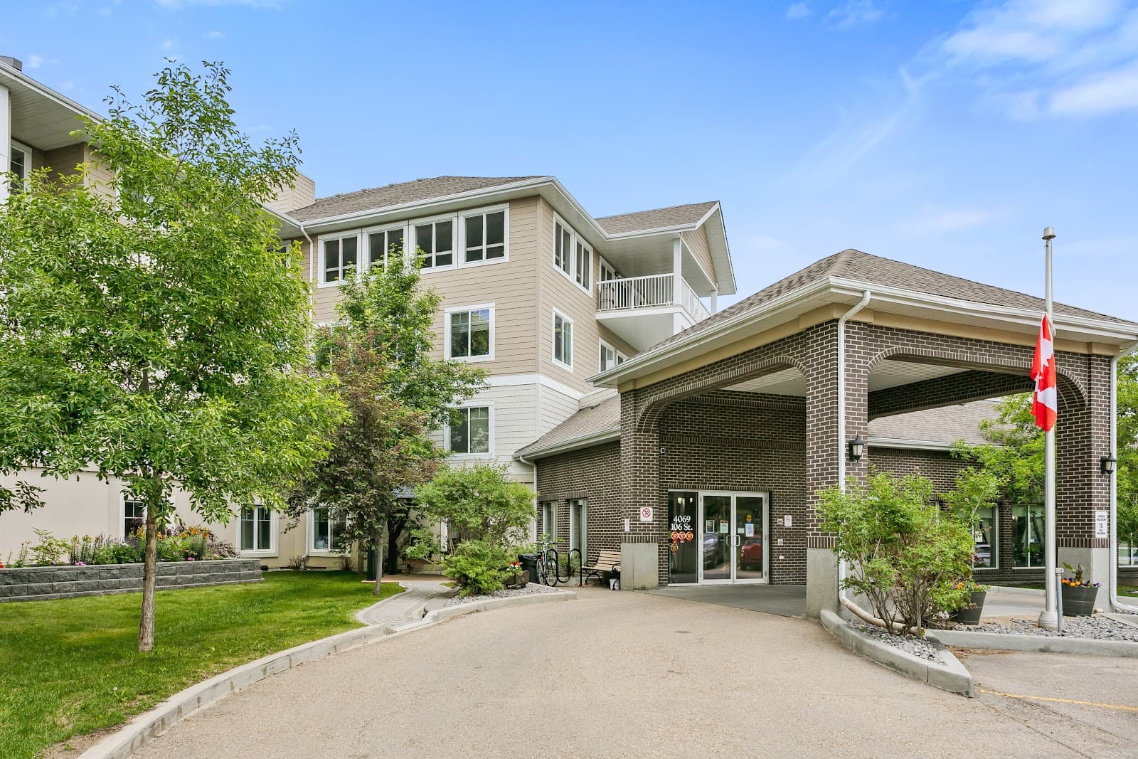Lifestyle Options Retirement Communities - Whitemud photo 3