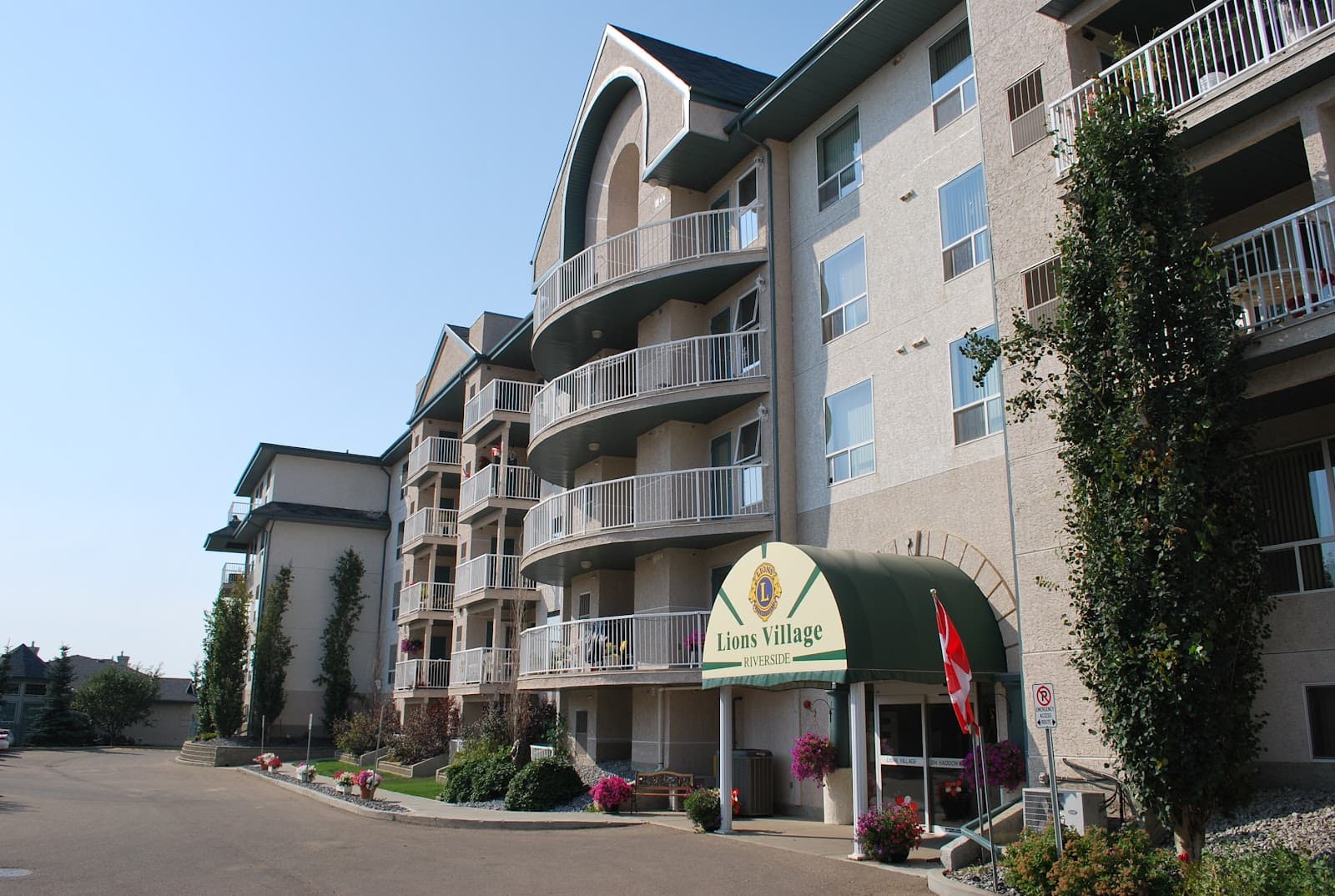 Lions Village Riverside photo 3
