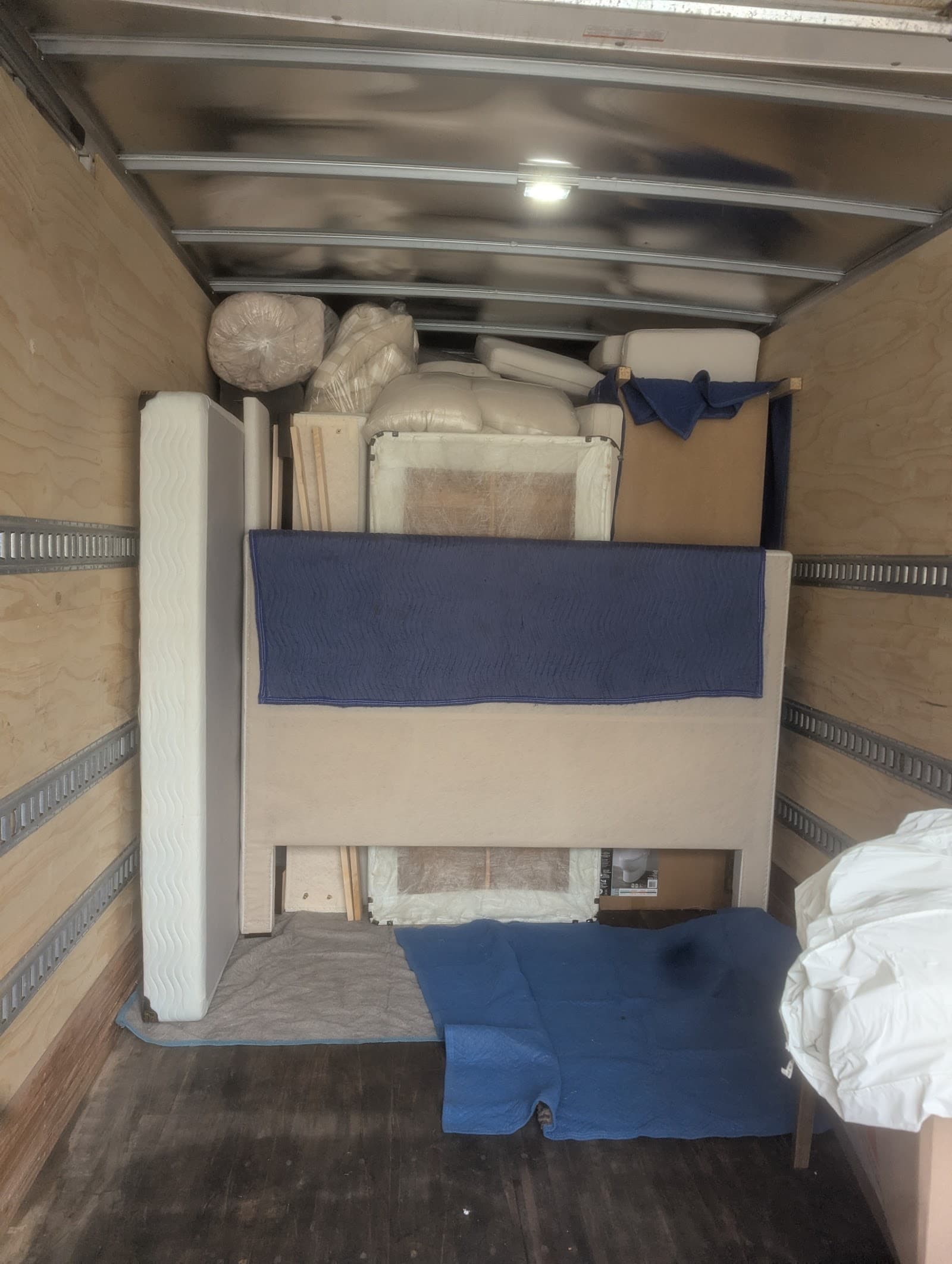 LR MOVING & DELIVERIES photo 4